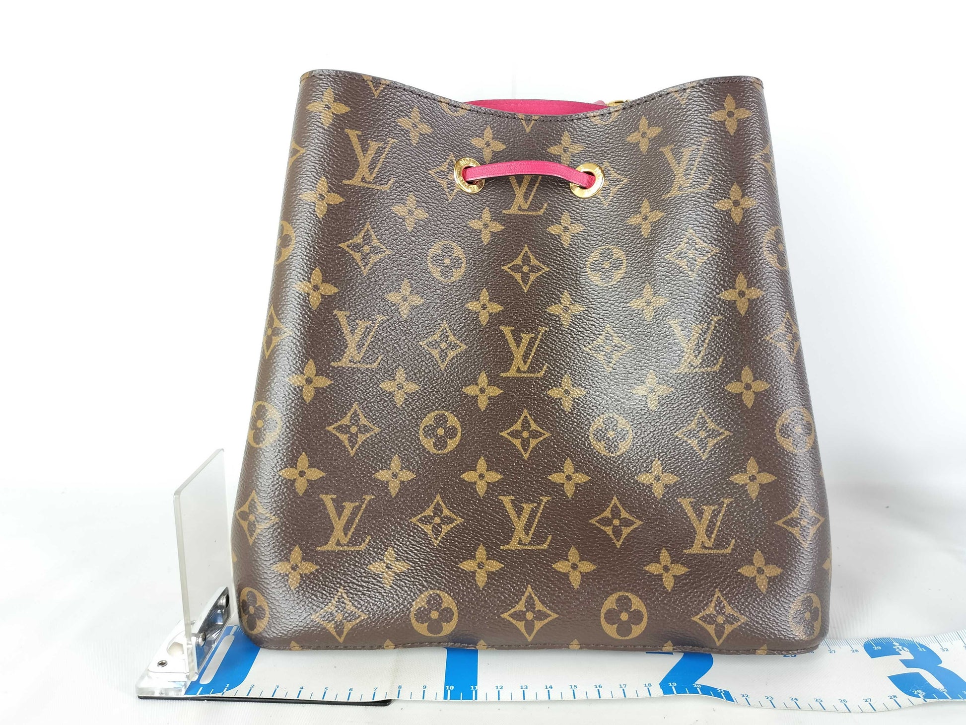 LOUIS VUITTON Monogram NeoNoe Shoulder Bag