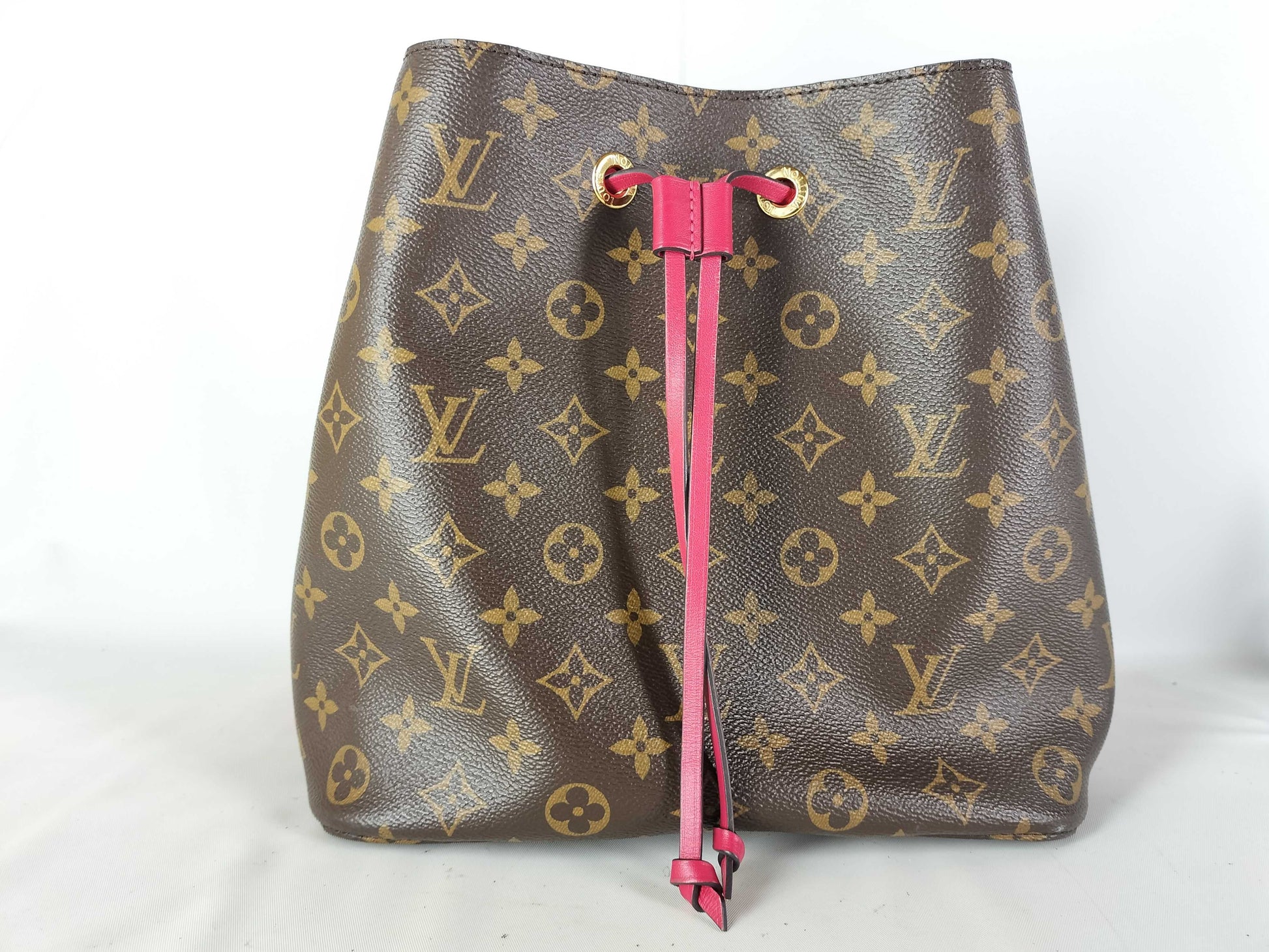 LOUIS VUITTON Monogram NeoNoe Shoulder Bag