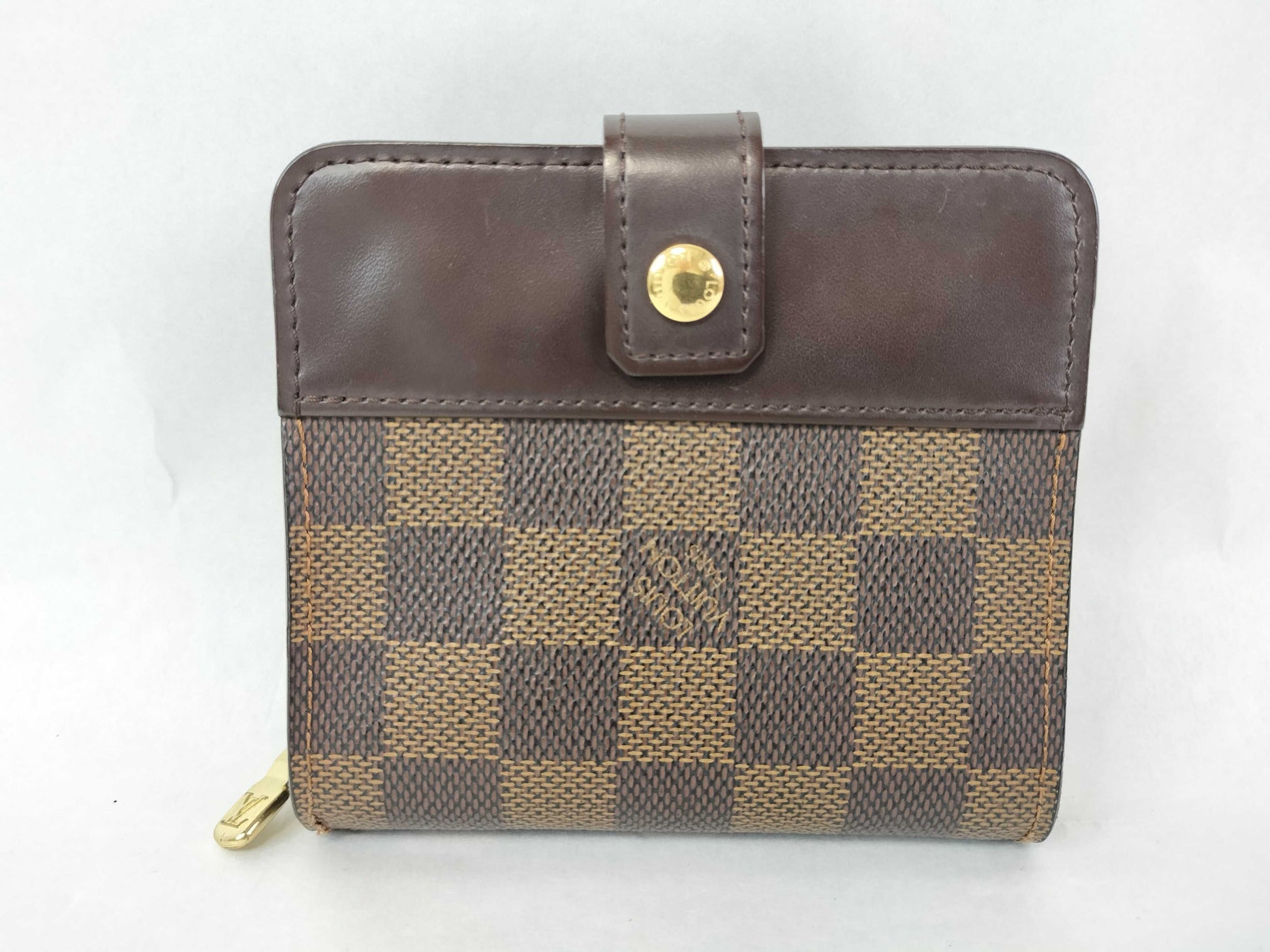 LOUIS VUITTON Damier Compact Zip Wallet