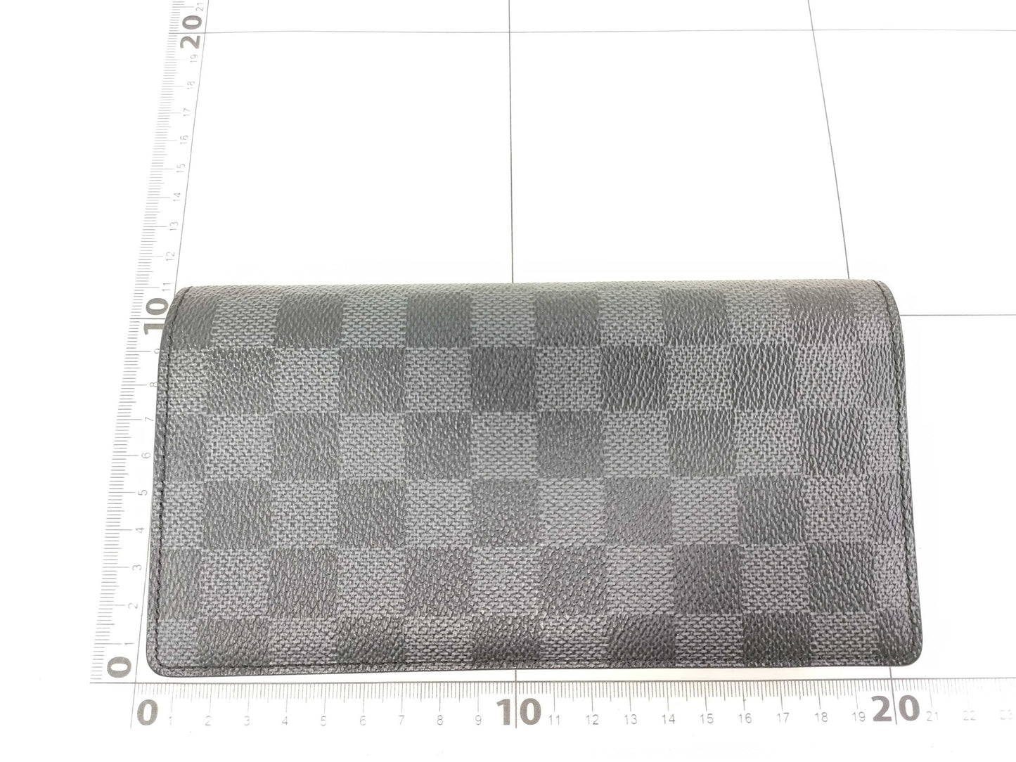 LOUIS VUITTON Damier Graphite LOUIS VUITTON Damier Graphite Portefeuille Brazza? Wallet