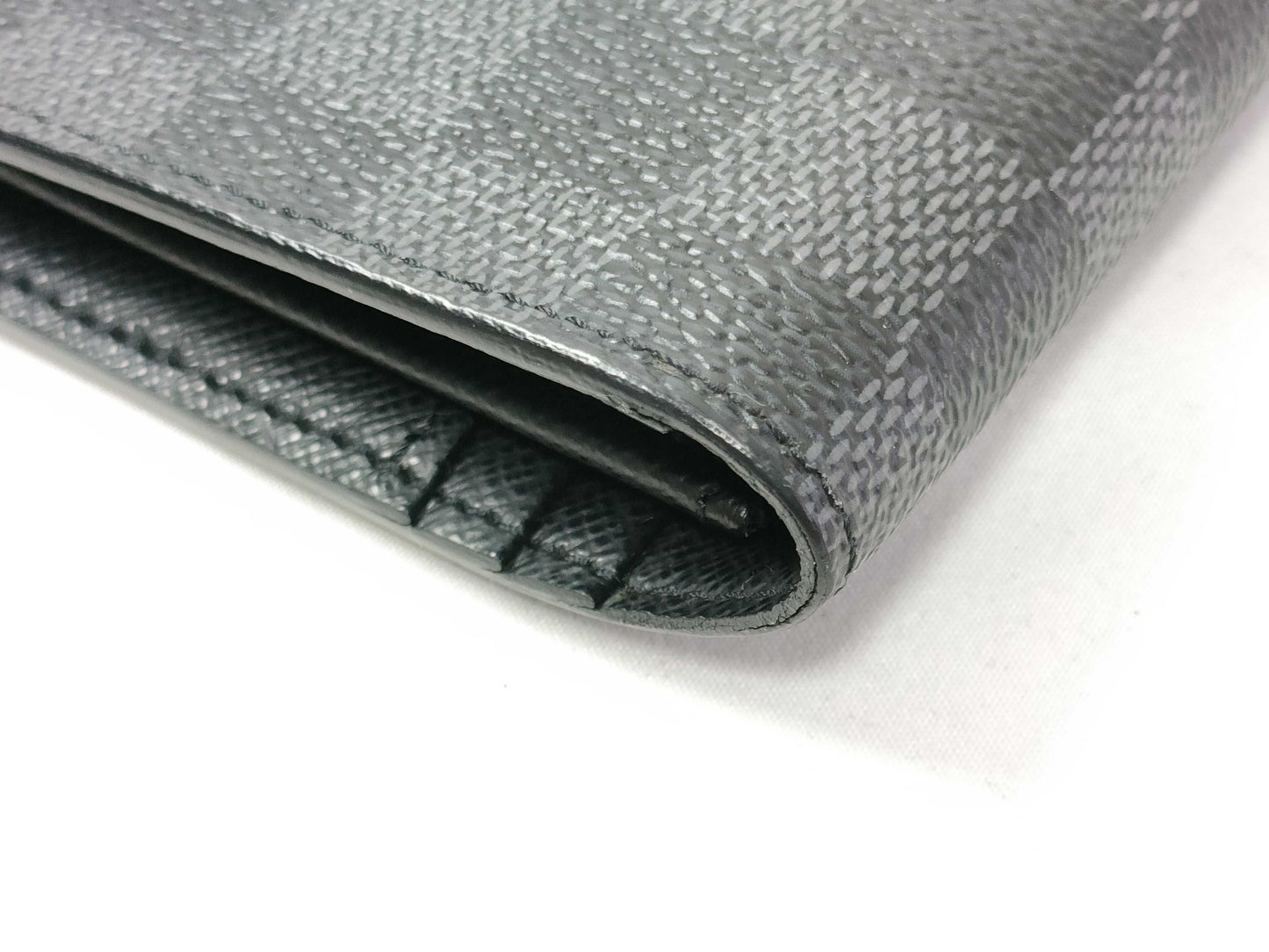 LOUIS VUITTON Damier Graphite LOUIS VUITTON Damier Graphite Portefeuille Brazza? Wallet