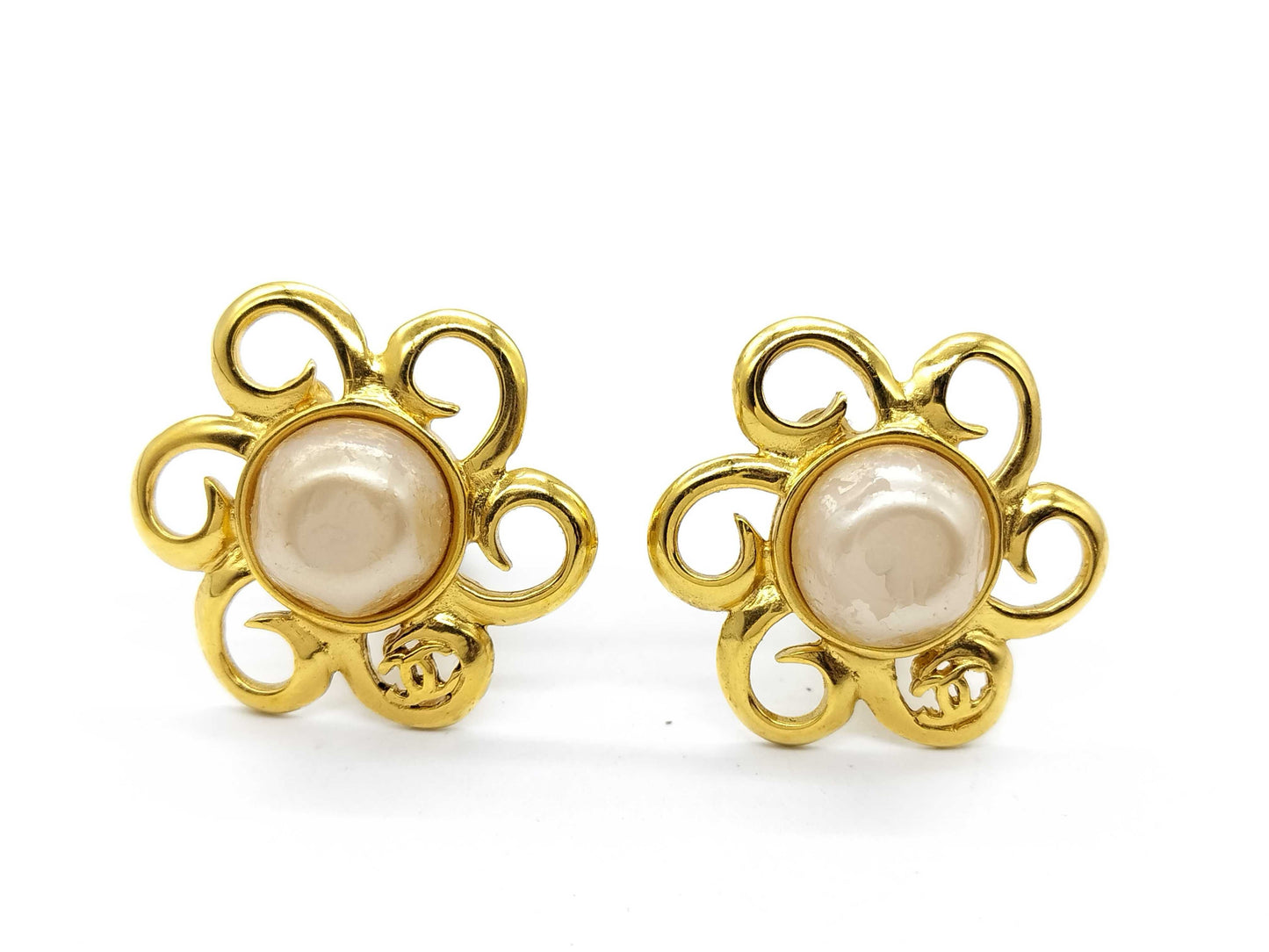 CHANEL Coco Mark Chanel Faux Pearl Coco Mark Earrings 96P Earrings