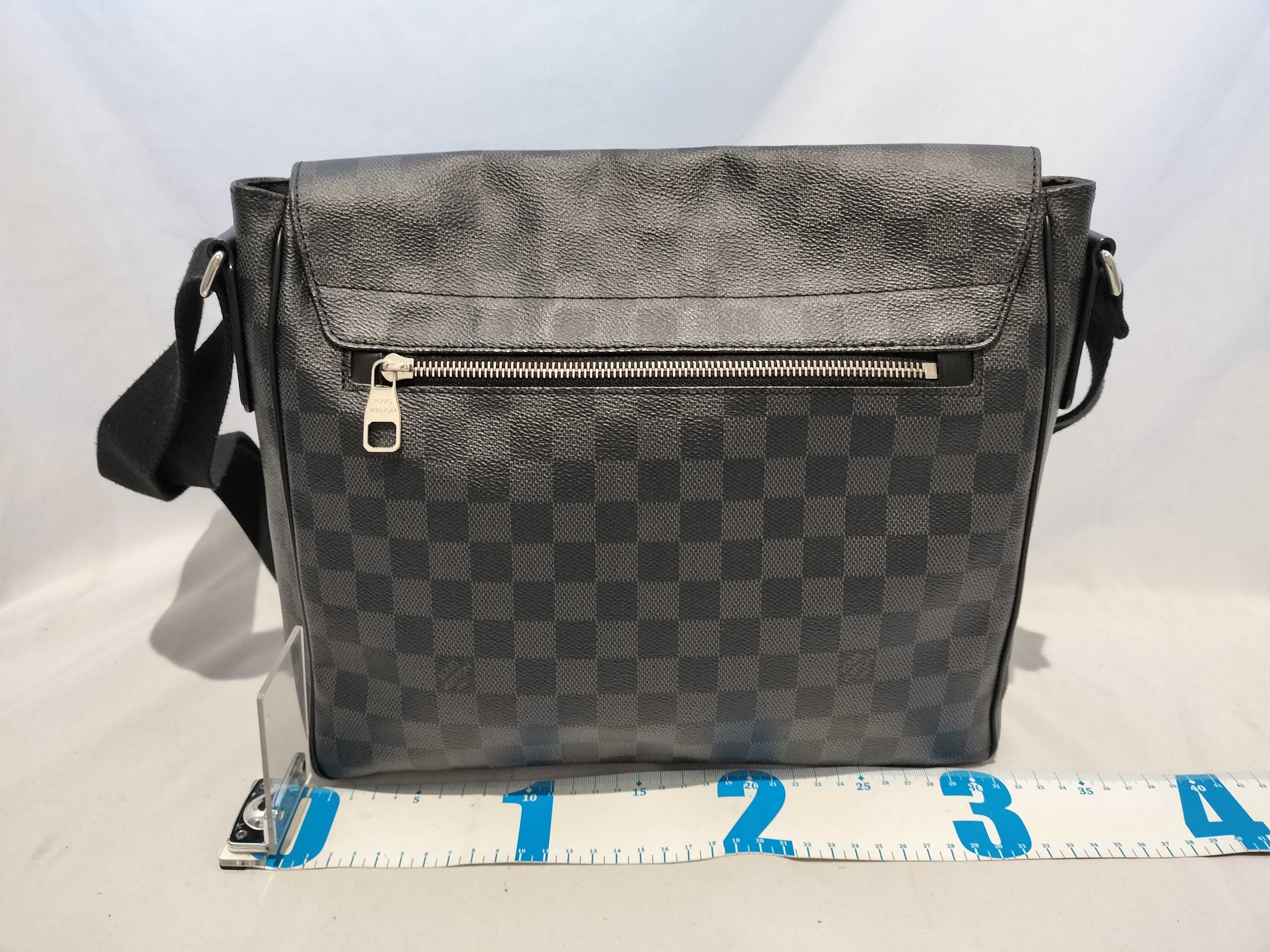 LOUIS VUITTON Damier Louis Vuitton Damier Graphite District mm Shoulder Bag