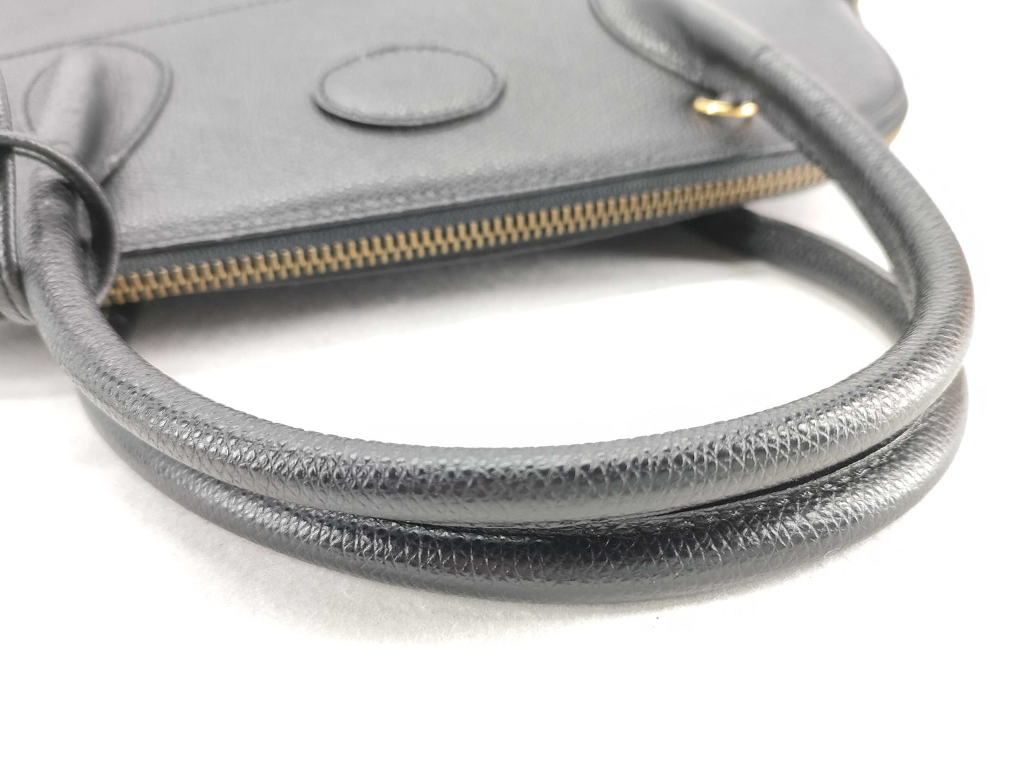 HIGH-CLASS Leather Handbag in Black with Strap, Cloche, Cadena, Two Keys, and Dust Bag