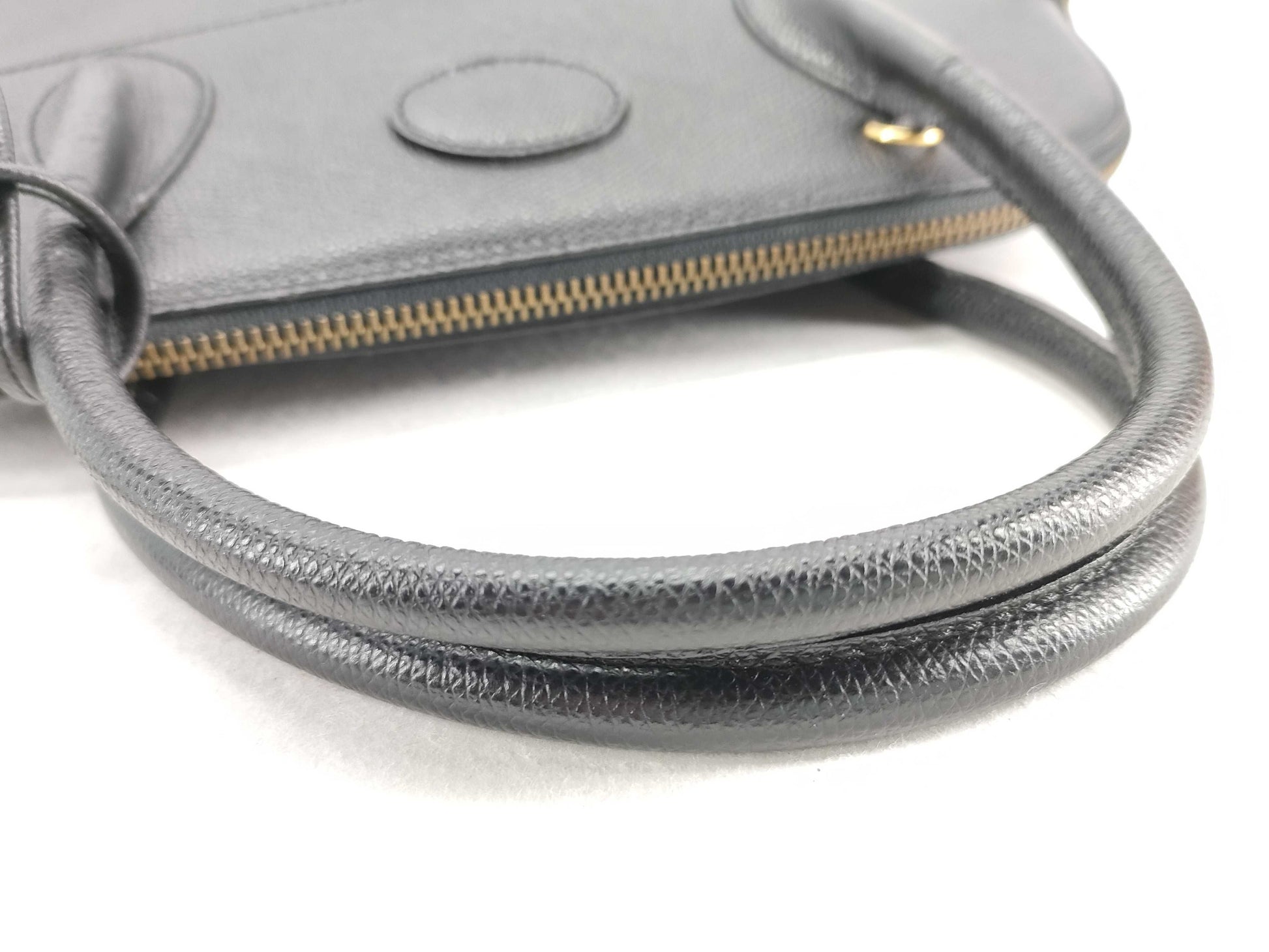 HIGH-CLASS Leather Handbag in Black with Strap, Cloche, Cadena, Two Keys, and Dust Bag