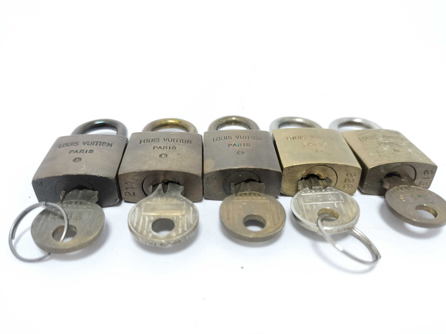 LOUIS VUITTON Cadena Key Set of 10 Other Accessories