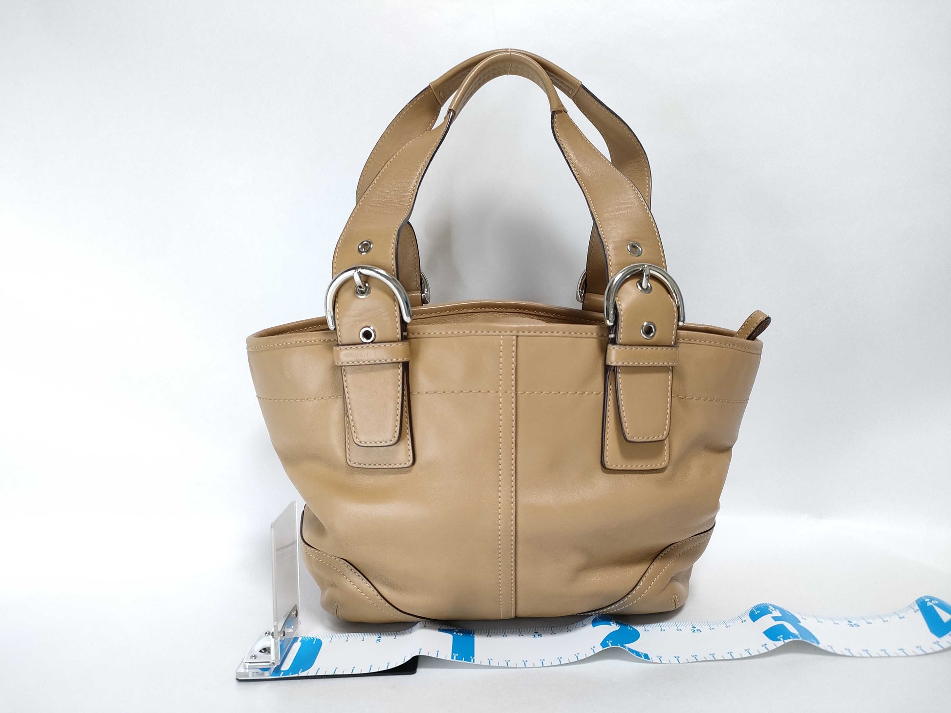 COACH Leather Hunt Bag Beige Handbag