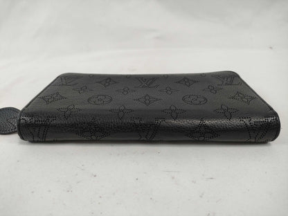 LOUIS VUITTON Mahina Monogram Mahina Zippy Wallet