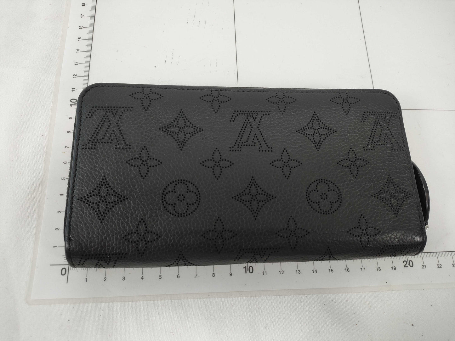 LOUIS VUITTON Mahina Monogram Mahina Zippy Wallet