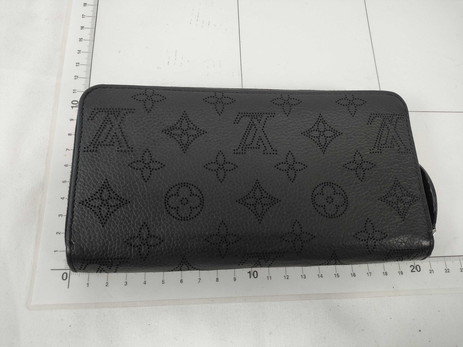 LOUIS VUITTON Mahina Monogram Mahina Zippy Wallet