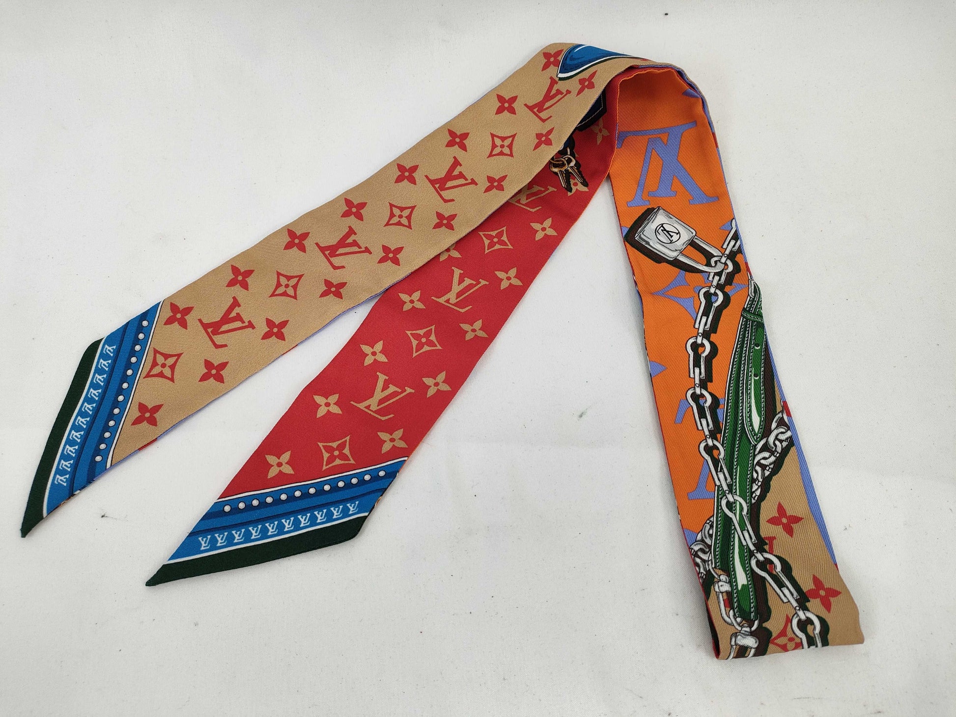 LOUIS VUITTON Twilly Scarf