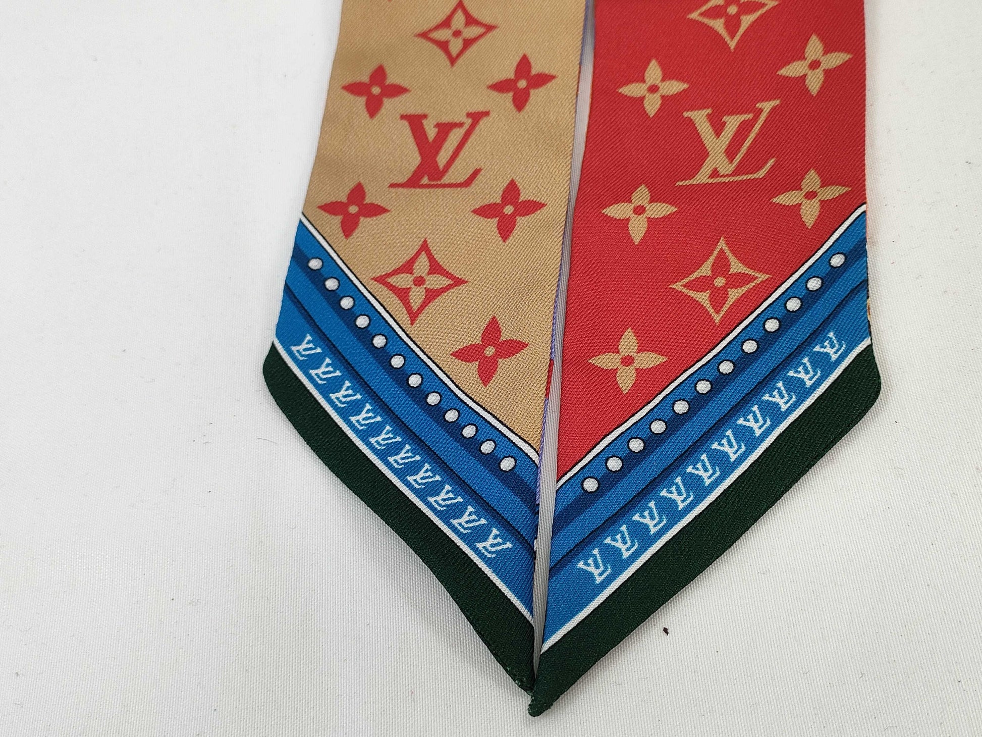 LOUIS VUITTON Twilly Scarf