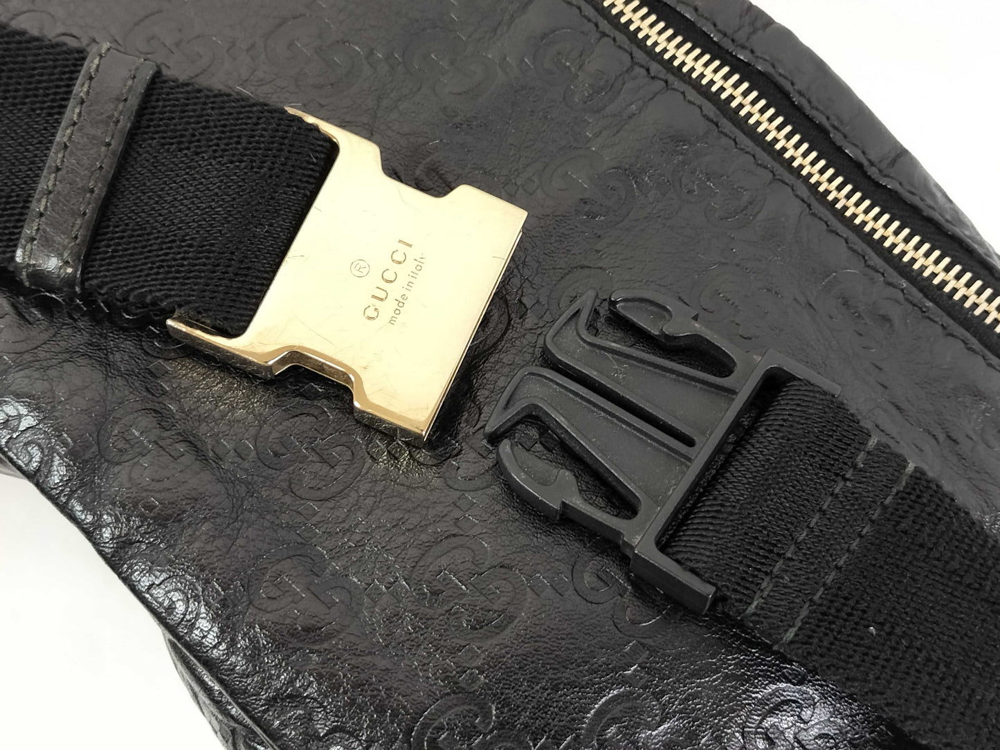 GUCCI GG GUCCI Gucci GG Shimmer Leather Waist Bag Black Waist Bag