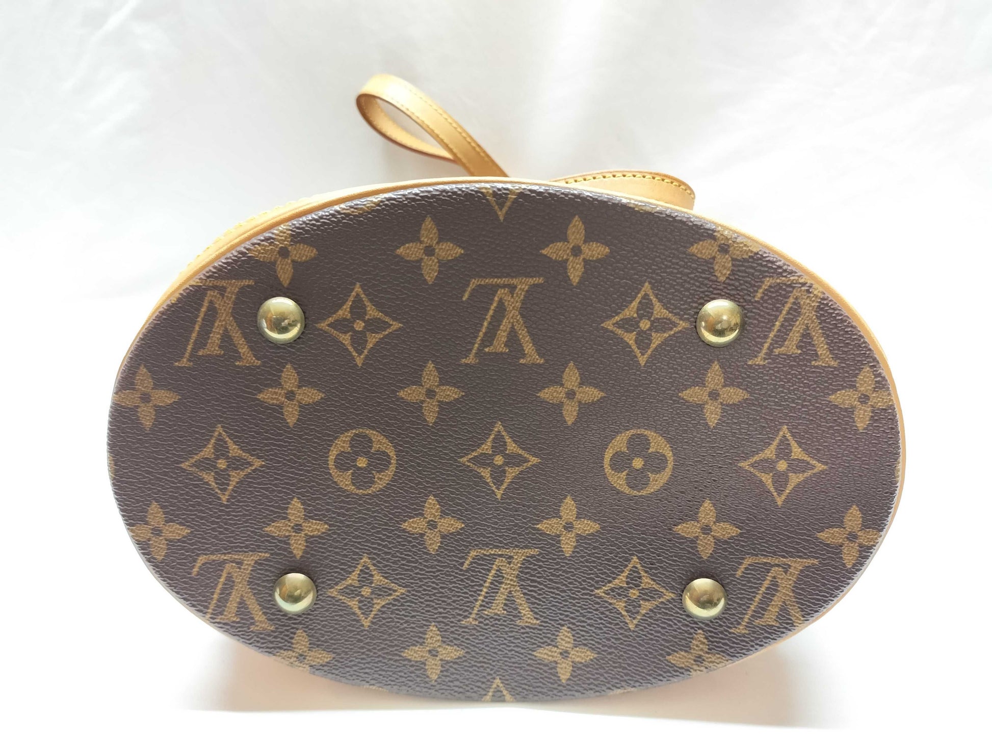 LOUIS VUITTON Monogram Bucket Shoulder Bag with Pouch 
