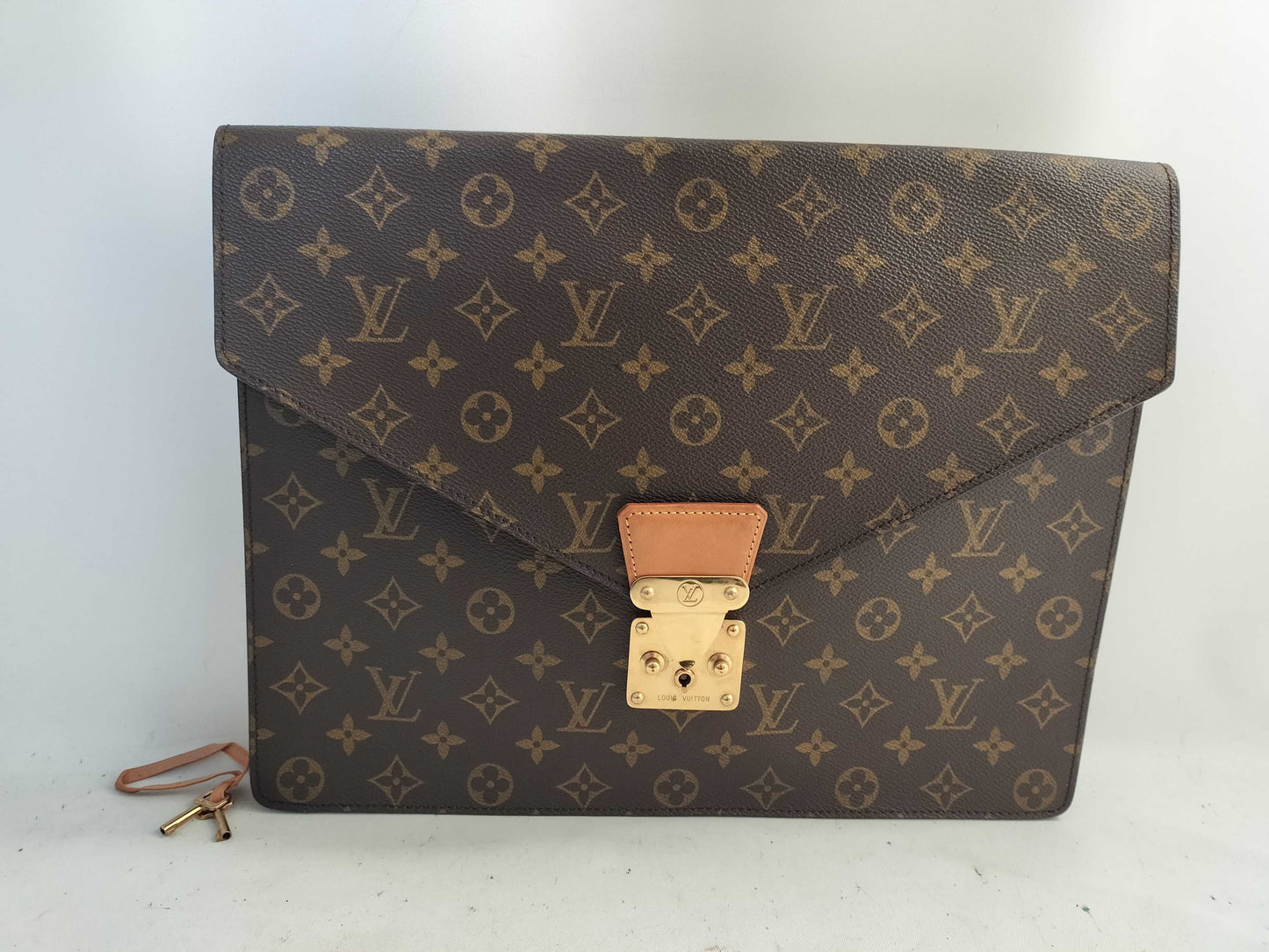 LOUIS VUITTON Monogram Louis Vuitton Monogram Clutch Bag M53335 8901CT Clutch Bag