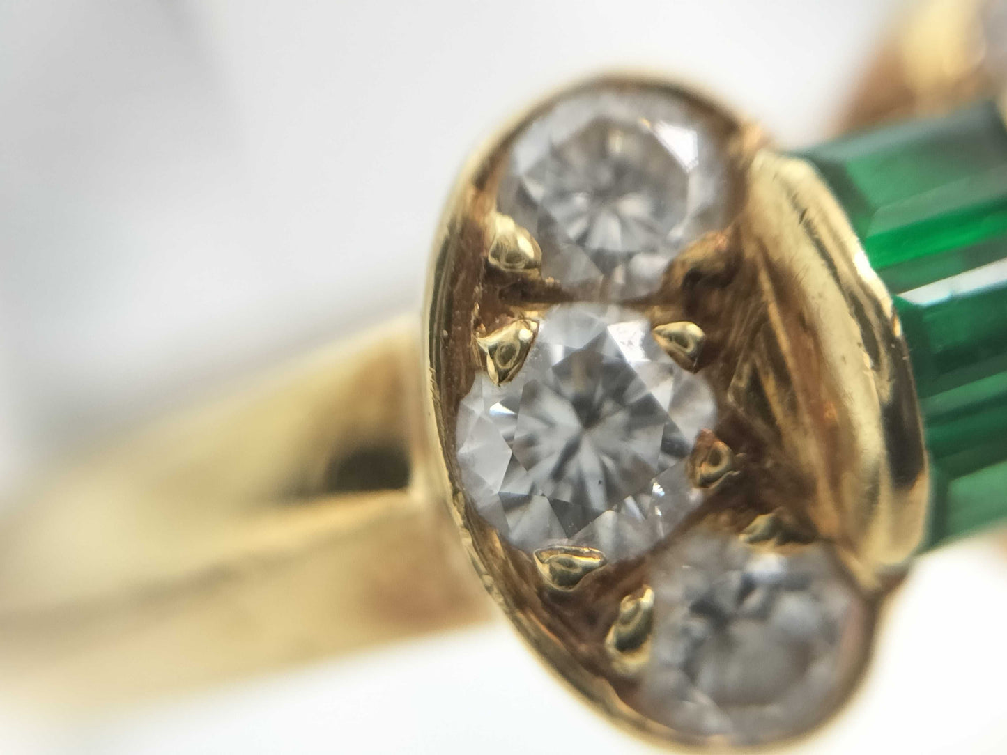 Van Cleef & Arpels Emerald and Diamond 18KT 4.6g Ring 