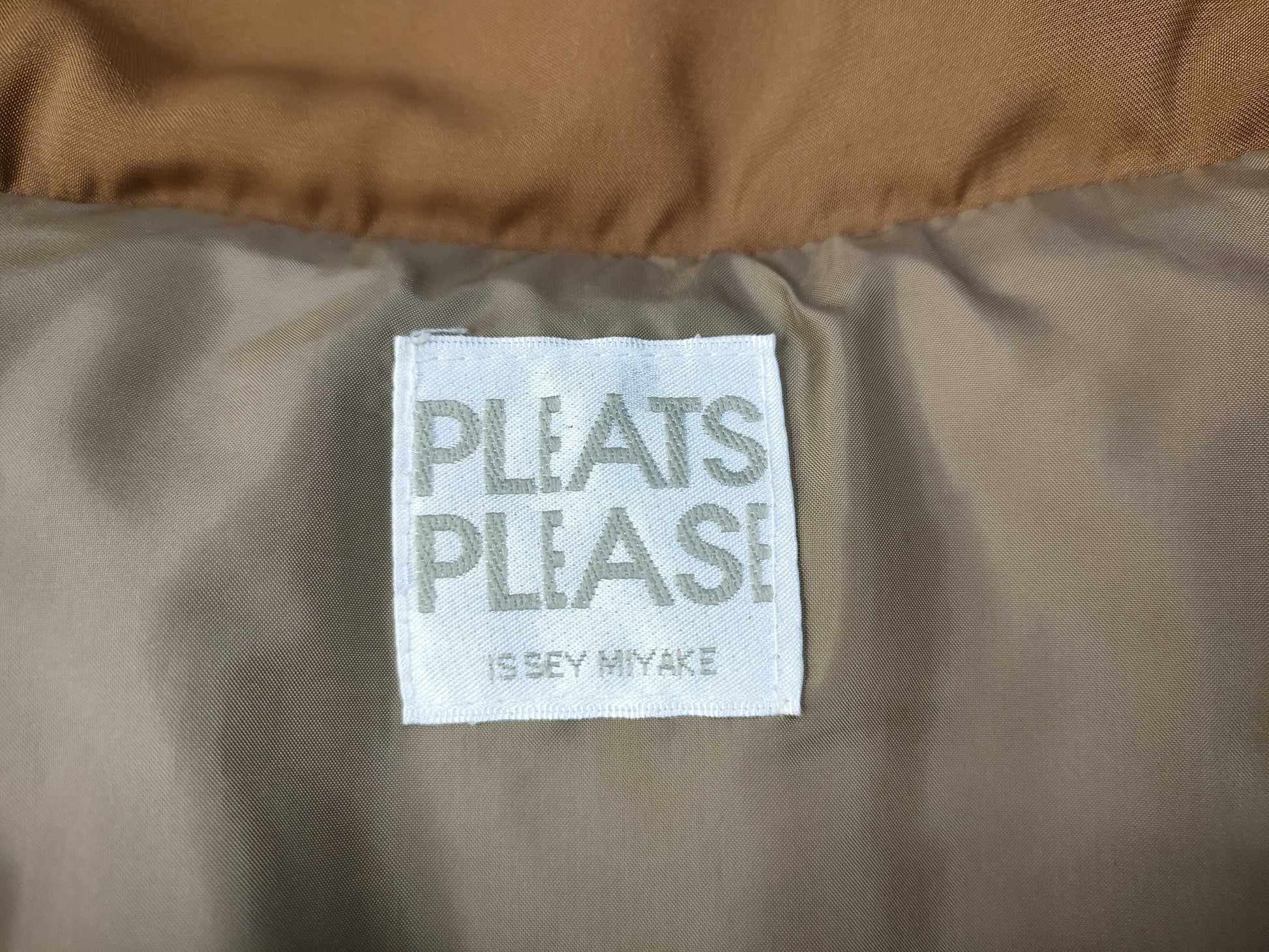 PLEATS PLEASE PLEATS PLEASE ISSEY MIYAKE 2-way Down Jacket Size 4 Jacket