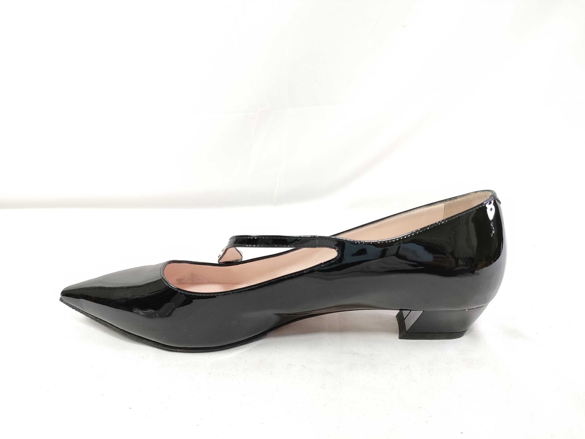 ROGER VIVIER Mary Jane Pumps Patent Beaded Pumps