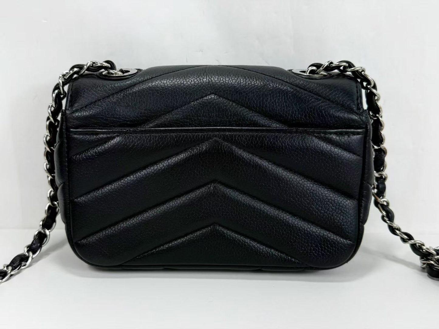 CHANEL Black Caviar Chevron Shoulder Bag, W18cm x H12cm x D6cm, Approx. 24th Series [Sealed], Silver Hardware, Excellent Condition, Item No. 24200973
