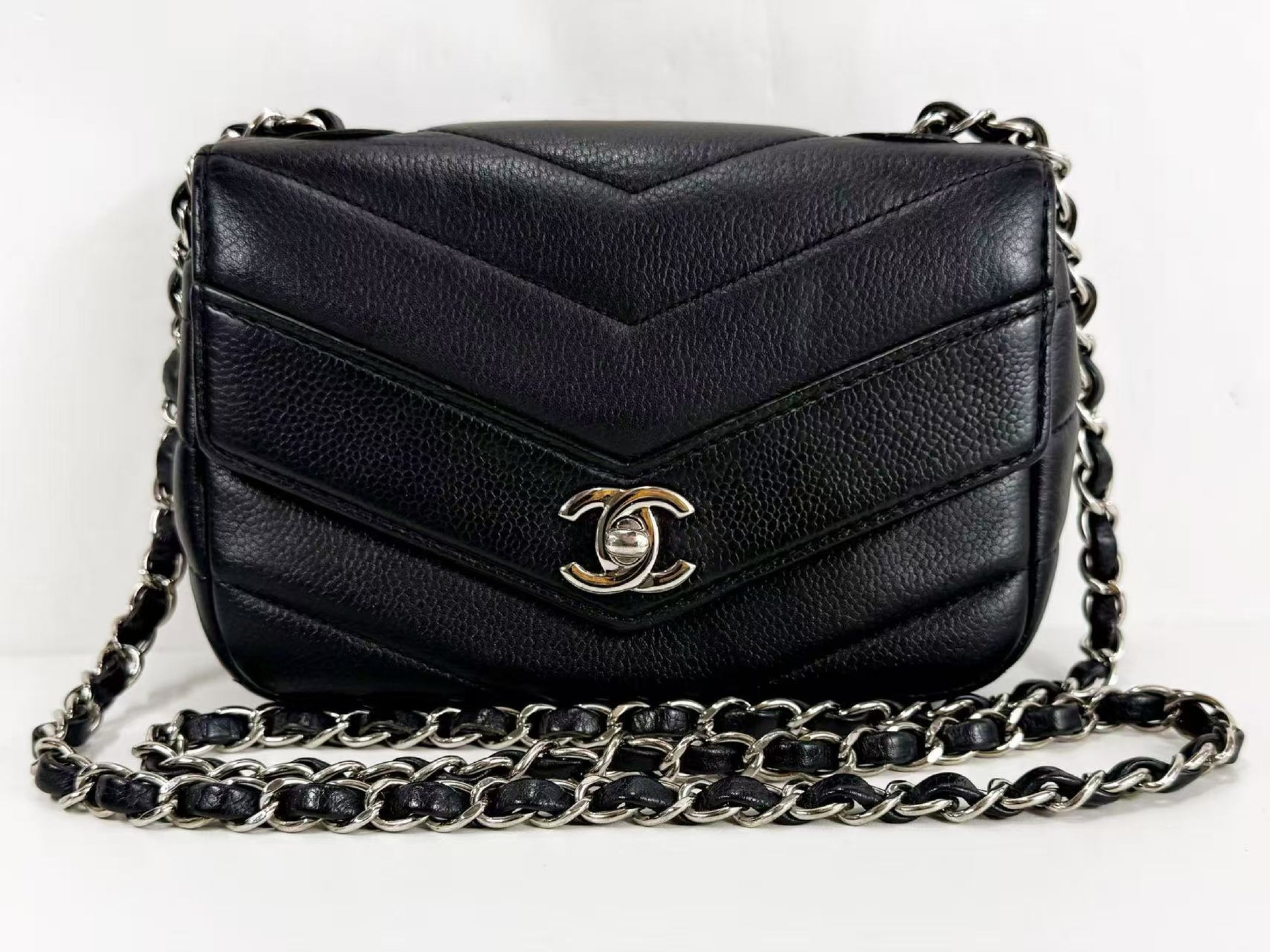 CHANEL Black Caviar Chevron Shoulder Bag, W18cm x H12cm x D6cm, Approx. 24th Series [Sealed], Silver Hardware, Excellent Condition, Item No. 24200973