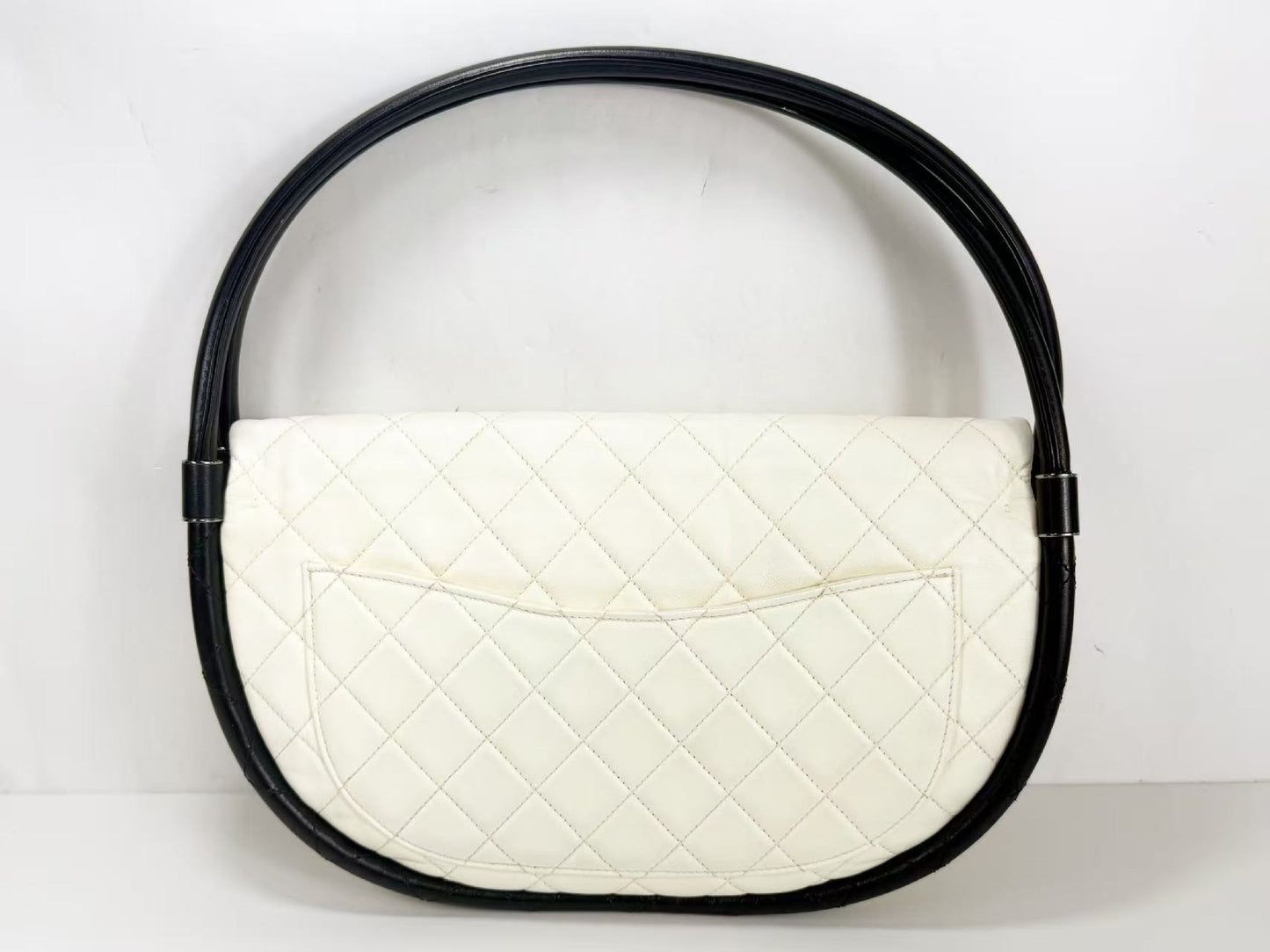 CHANEL Two-Tone Hula Hoop, Two-Tone/Black and White, Approximately 30cm Wide, 18th Series [Sealed], Silver Hardware, Handbag 18134603, Excellent Condition, AB