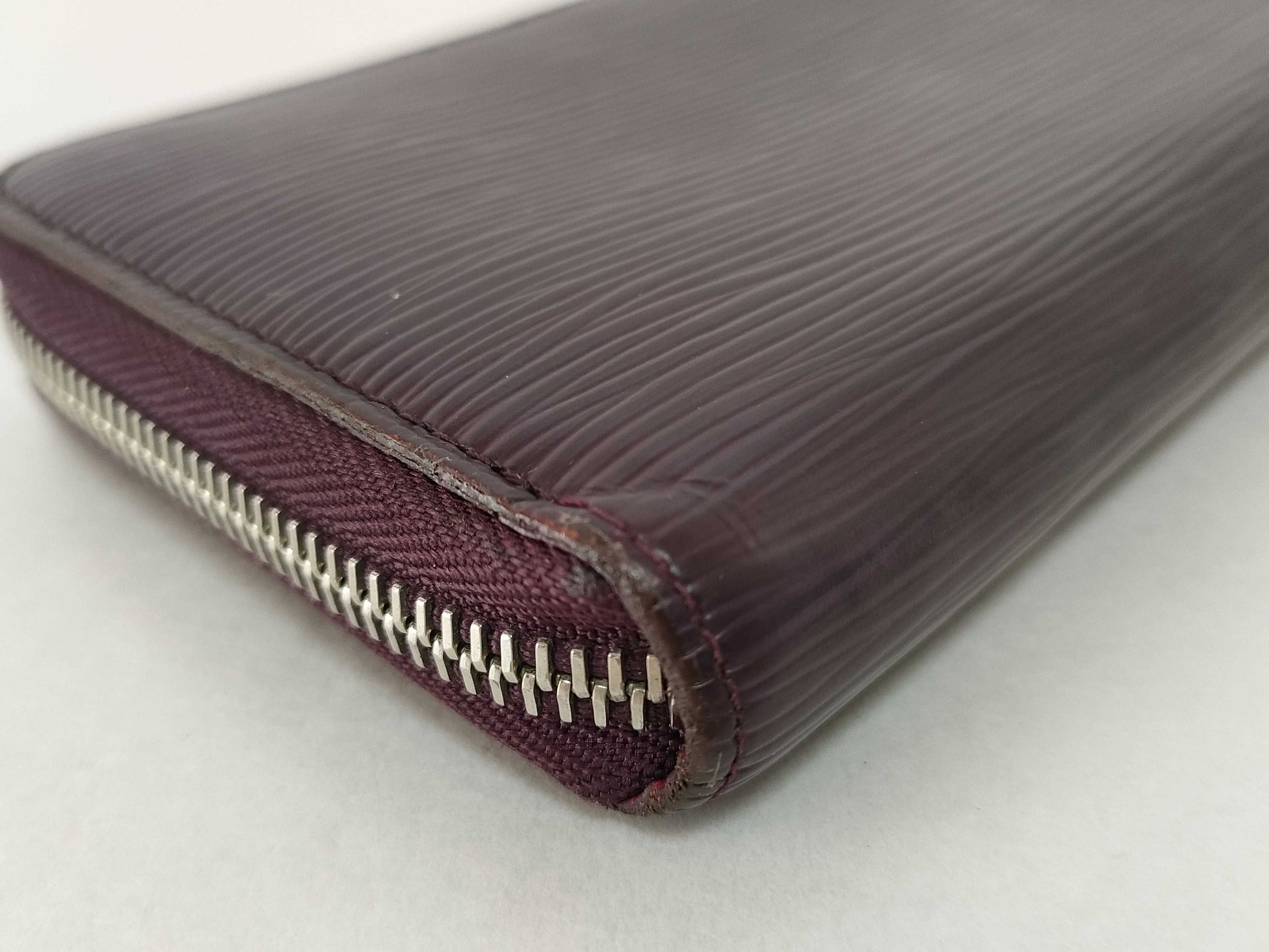 LOUIS VUITTON Epi Louis Vuitton Zippy Wallet Epi Long Wallet