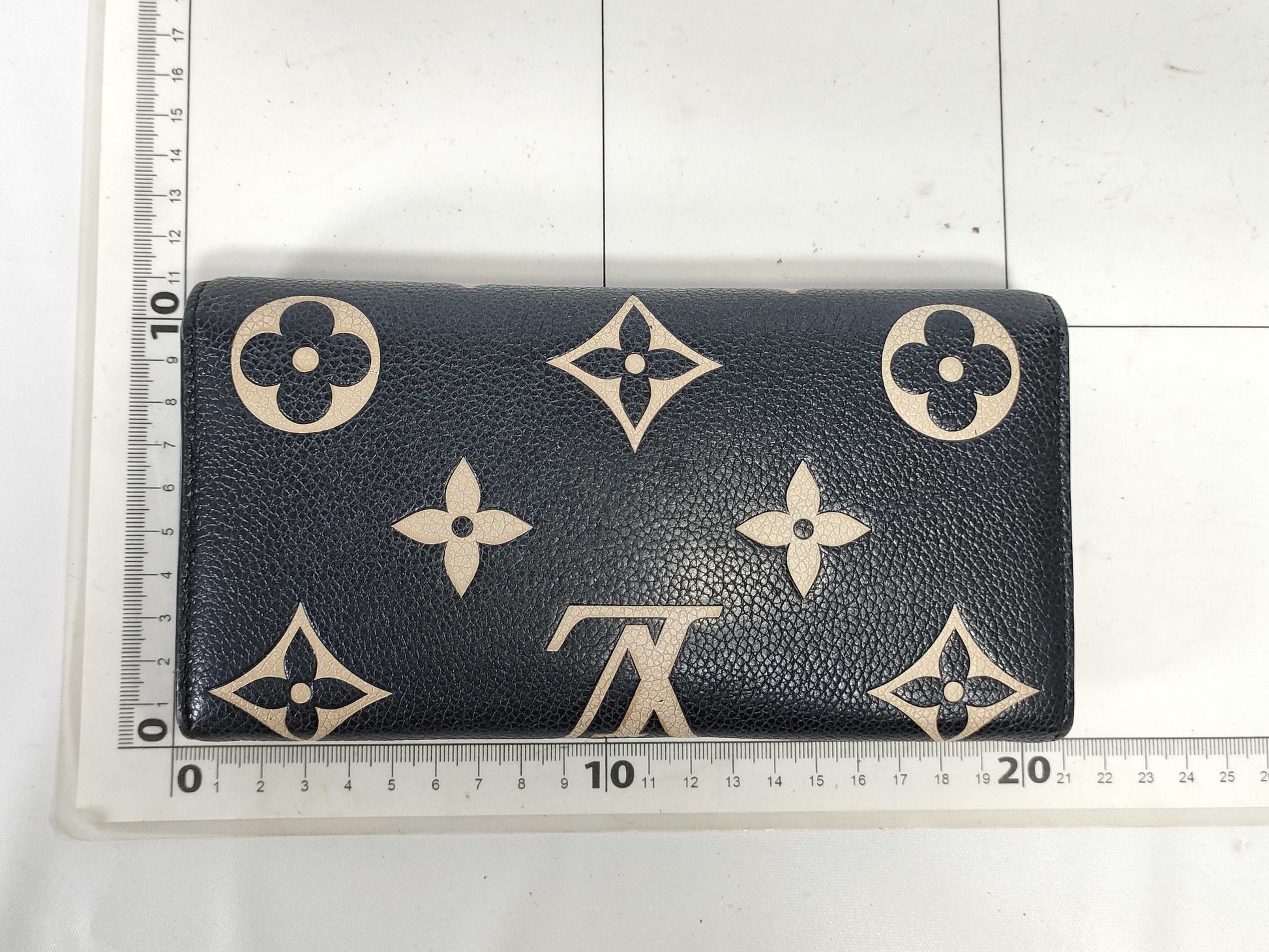 LOUIS VUITTON Monogram Empreinte Monogram Empreinte Bicolor Monogram M80496 Wallet