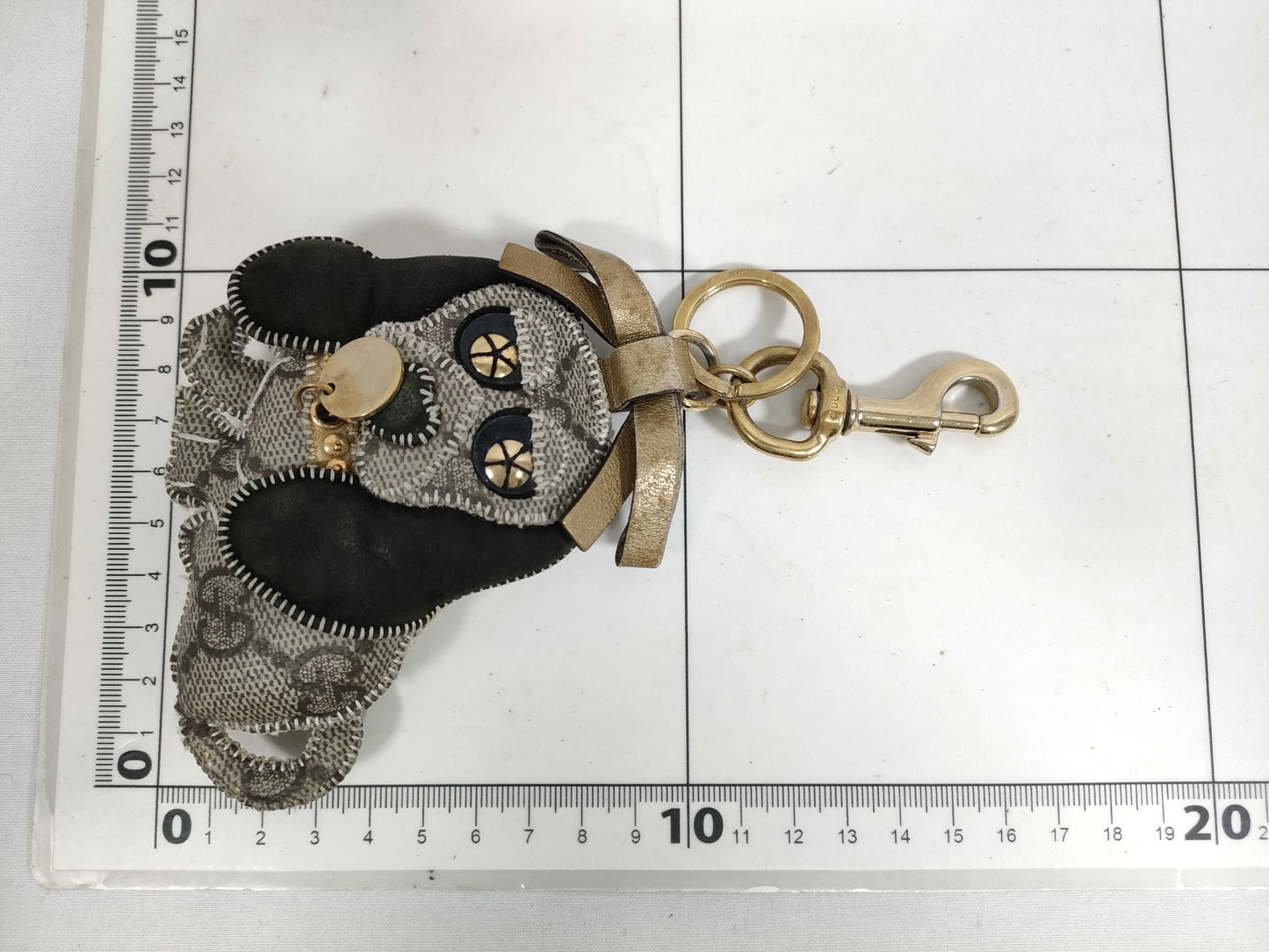 GUCCI GG Supreme GUCCI Guccioli Beagle Charm Keychain GG Supreme Canvas Beige Beagle Key Case/Keychain