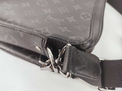 LOUIS VUITTON Monogram Eclipse Trio Messenger Shoulder Bag M69443 DU4270 Pouch/Coin Case Shoulder Bag