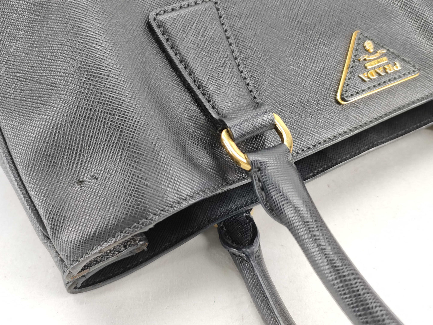 PRADA PRADA Saffiano Handbag in Black Leather with Shoulder Strap/Crochet/Gallery