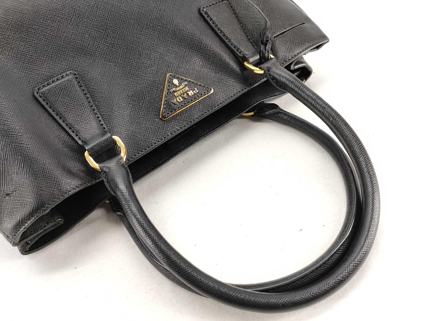 PRADA PRADA Saffiano Handbag in Black Leather with Shoulder Strap/Crochet/Gallery