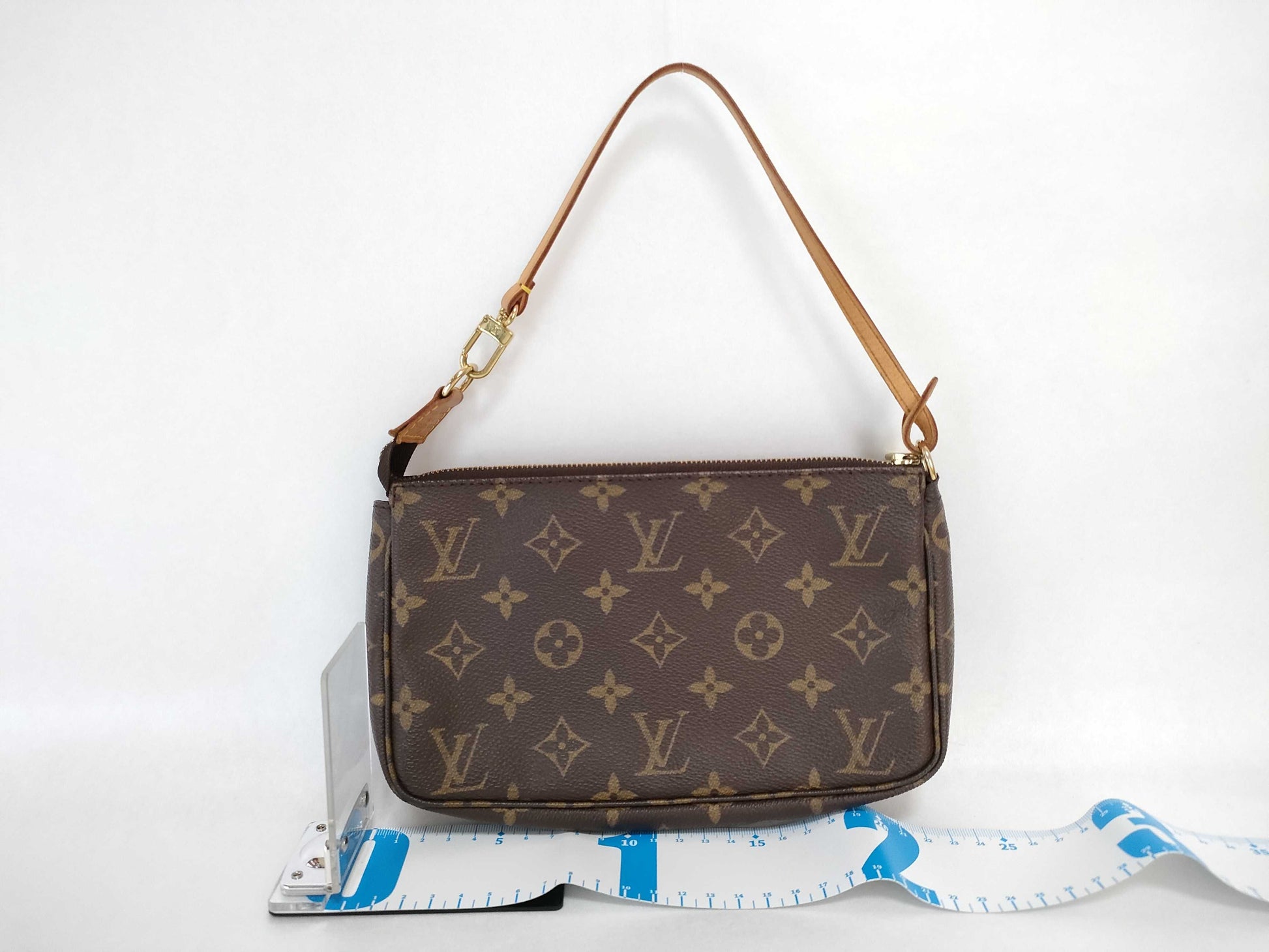 LOUIS VUITTON Monogram Pochette Accessoires 