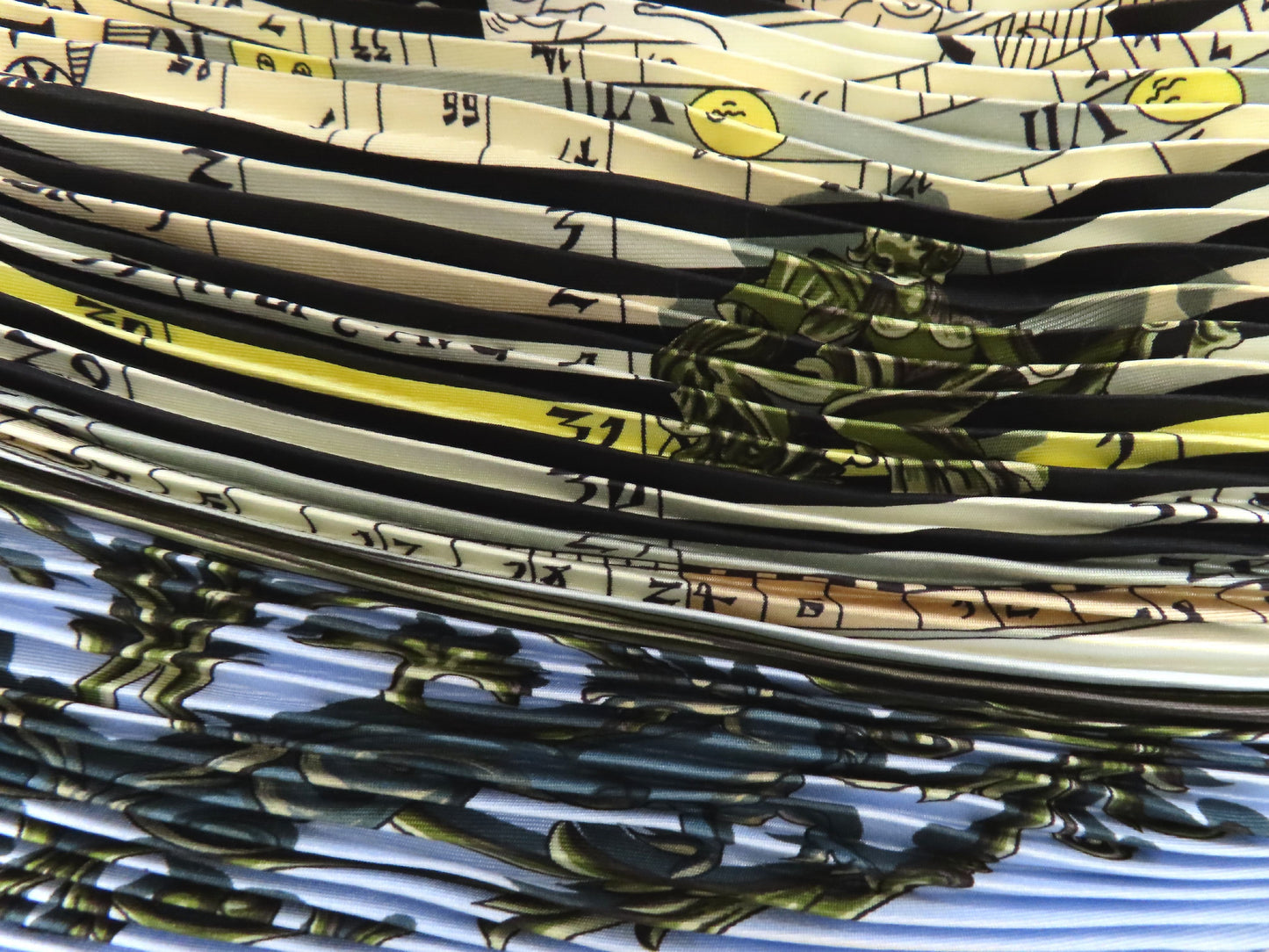 HERMES Carre Hermes Pleated Carre Scarf