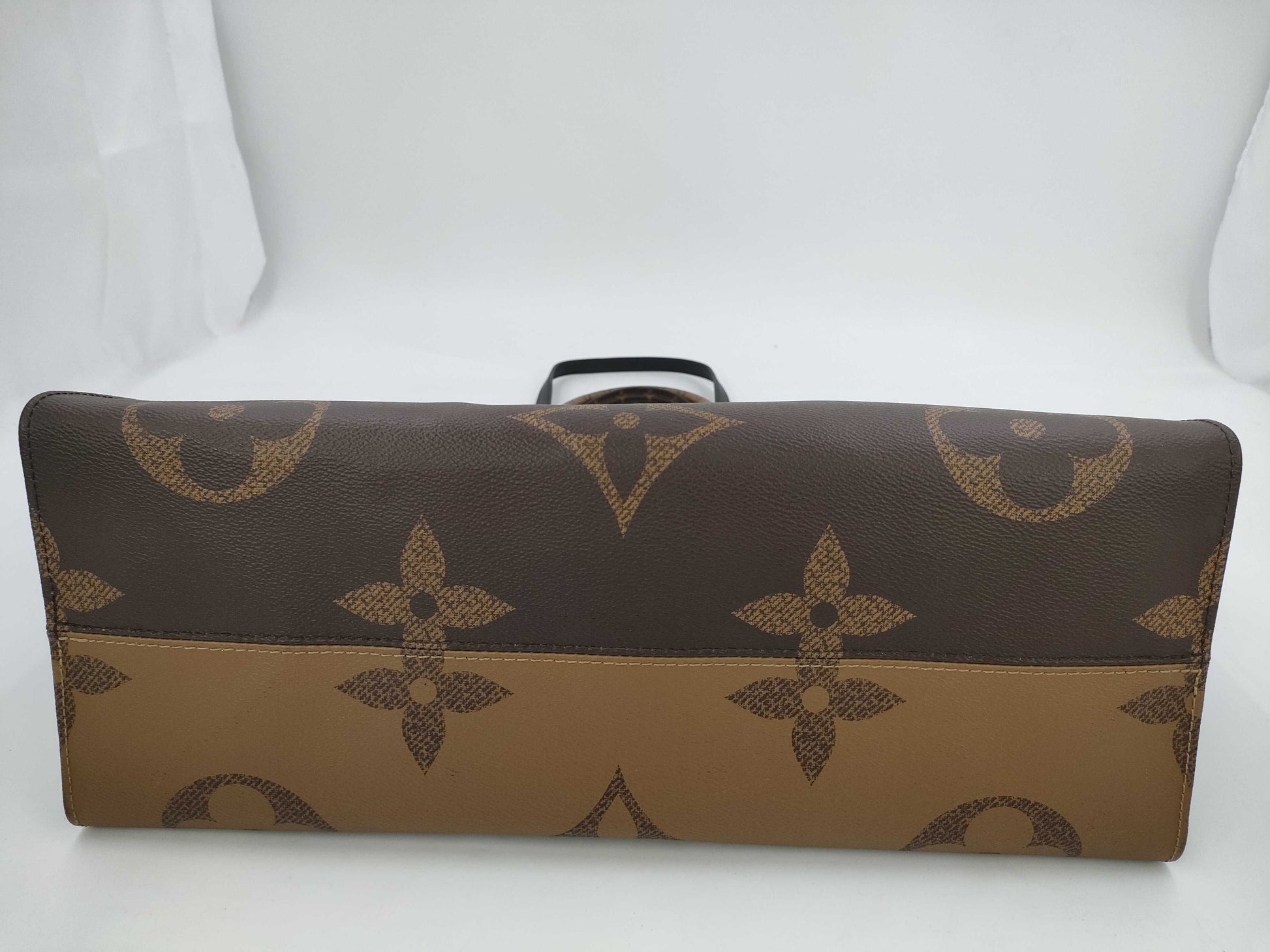 LOUIS VUITTON Louis Vuitton Monogram On the Go GM Tote Bag