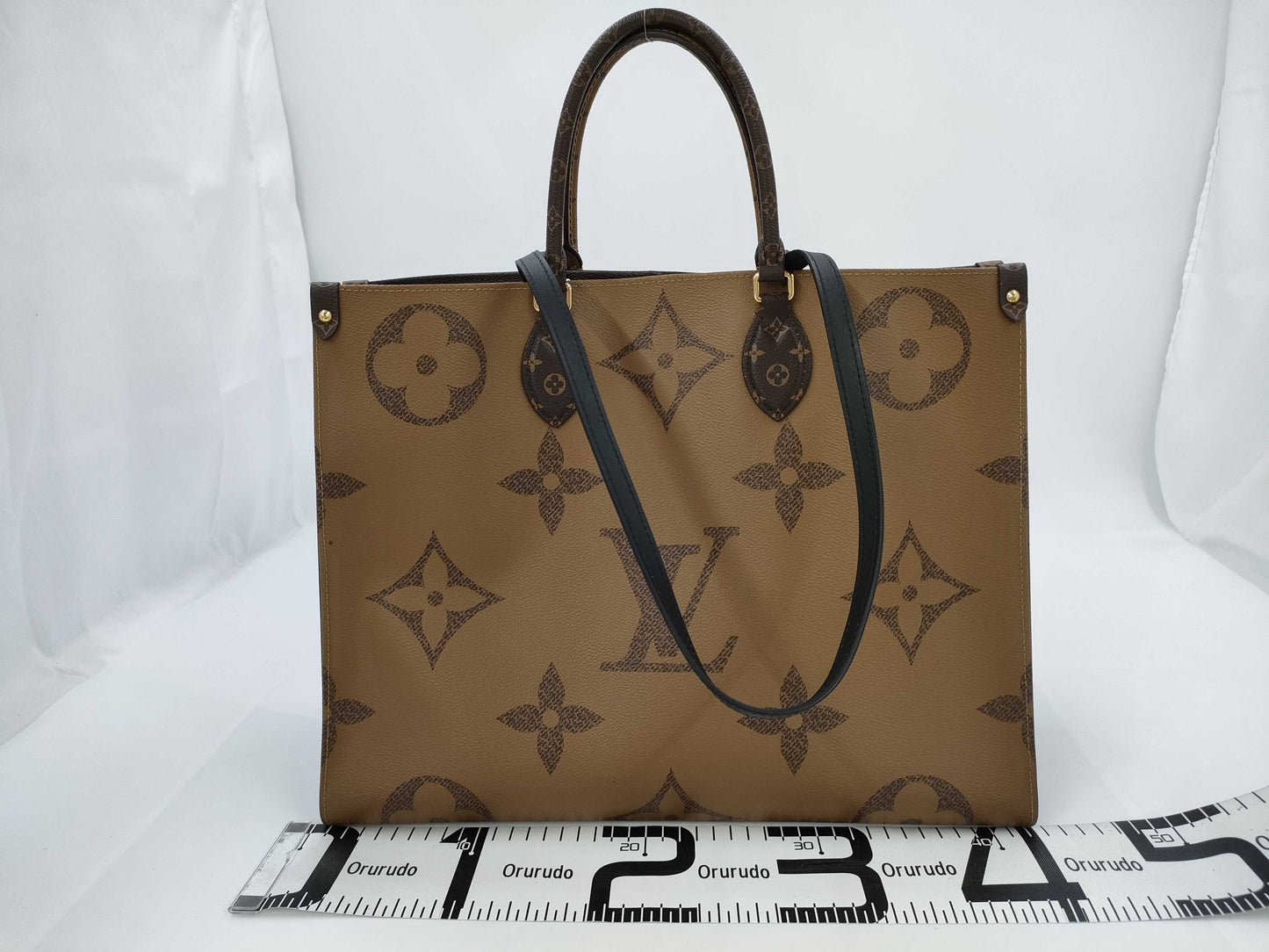 LOUIS VUITTON Louis Vuitton Monogram On the Go GM Tote Bag