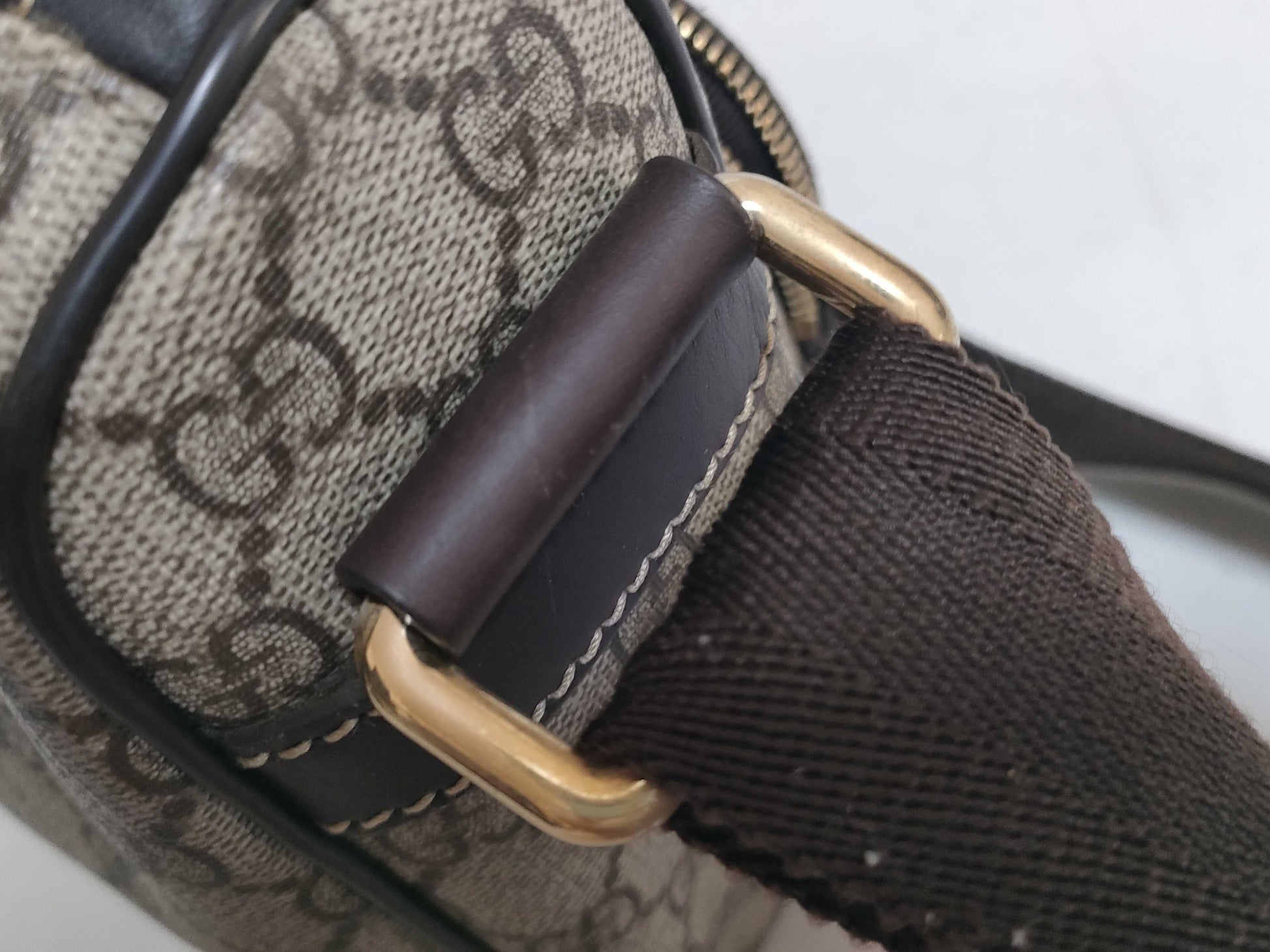 GUCCI GG Supreme Shoulder Bag