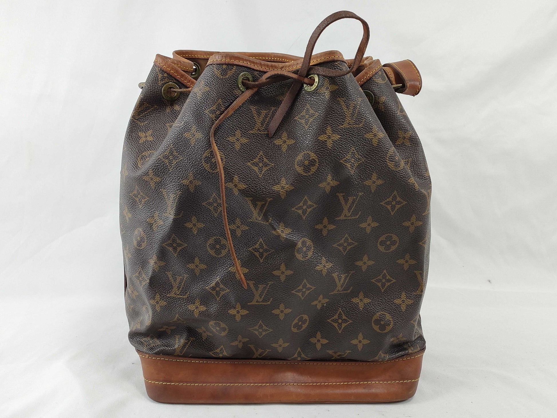 LOUIS VUITTON Monogram Noe M42224 Brown Shoulder Bag with Unclear Serial Number