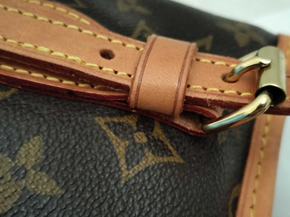 LOUIS VUITTON Monogram Louis Vuitton Tote Bag