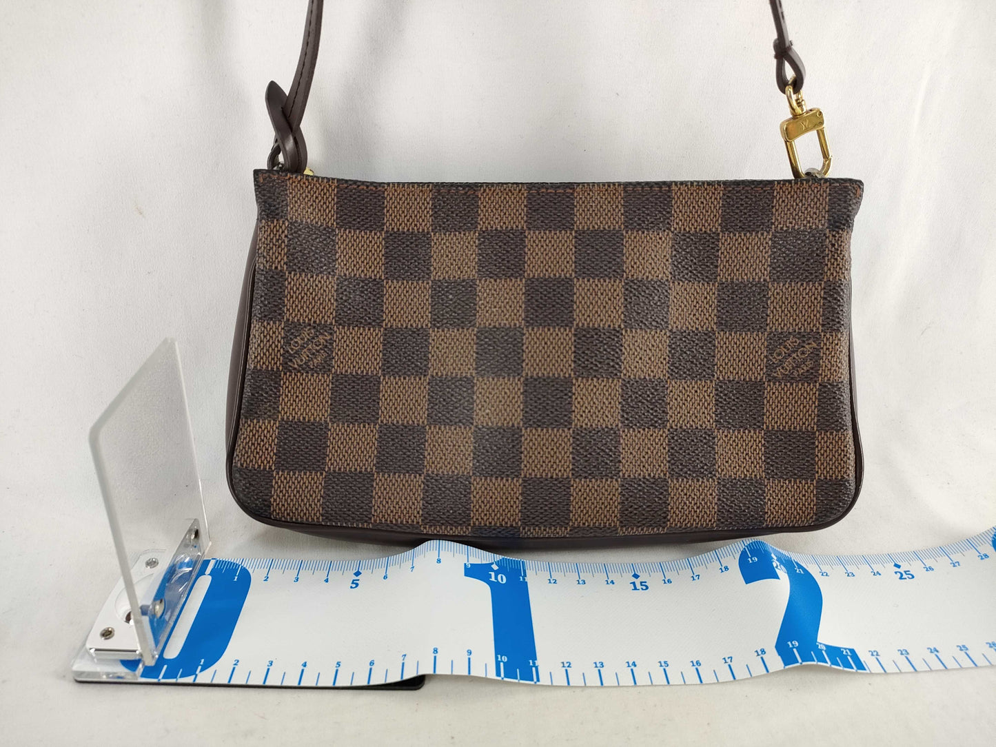 LOUIS VUITTON Damier Vuitnavona Pouch