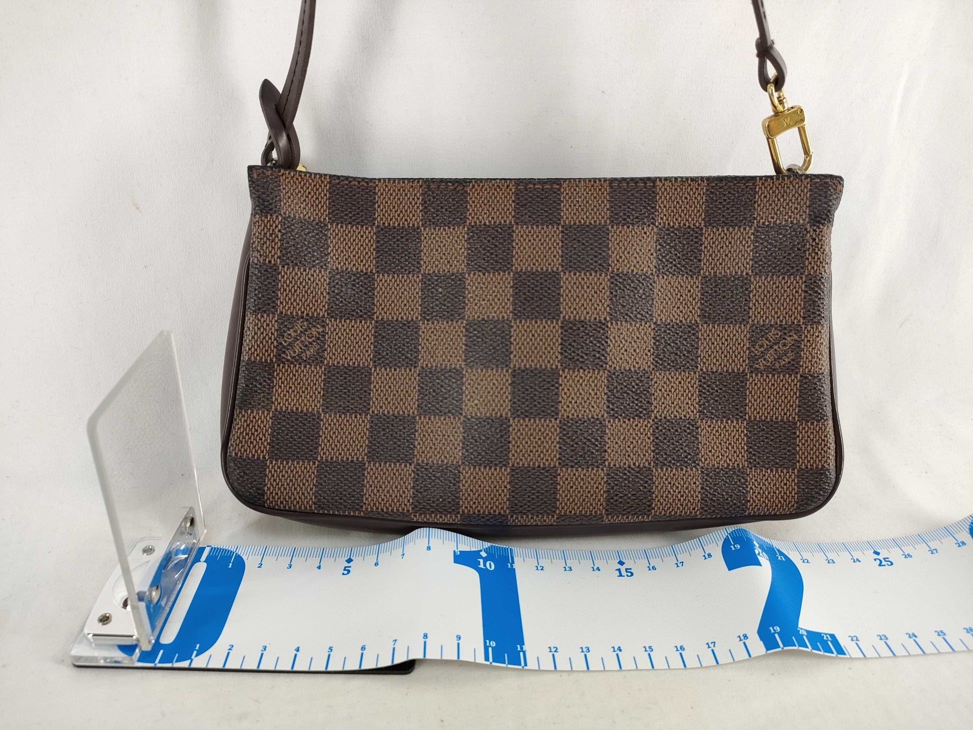 LOUIS VUITTON Damier Vuitnavona Pouch