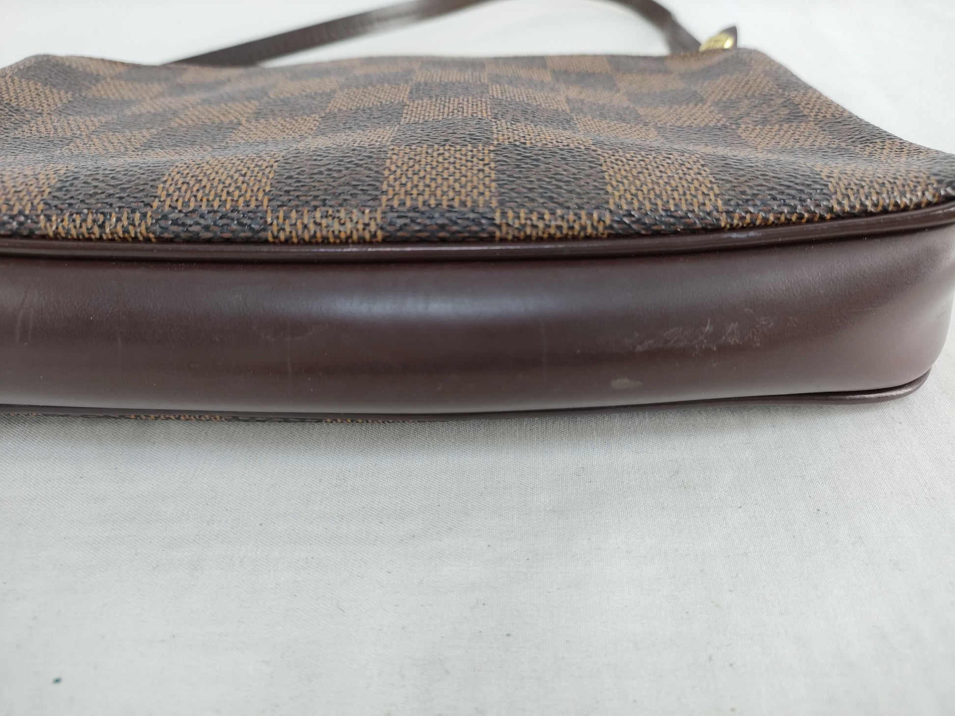 LOUIS VUITTON Damier Vuitnavona Pouch