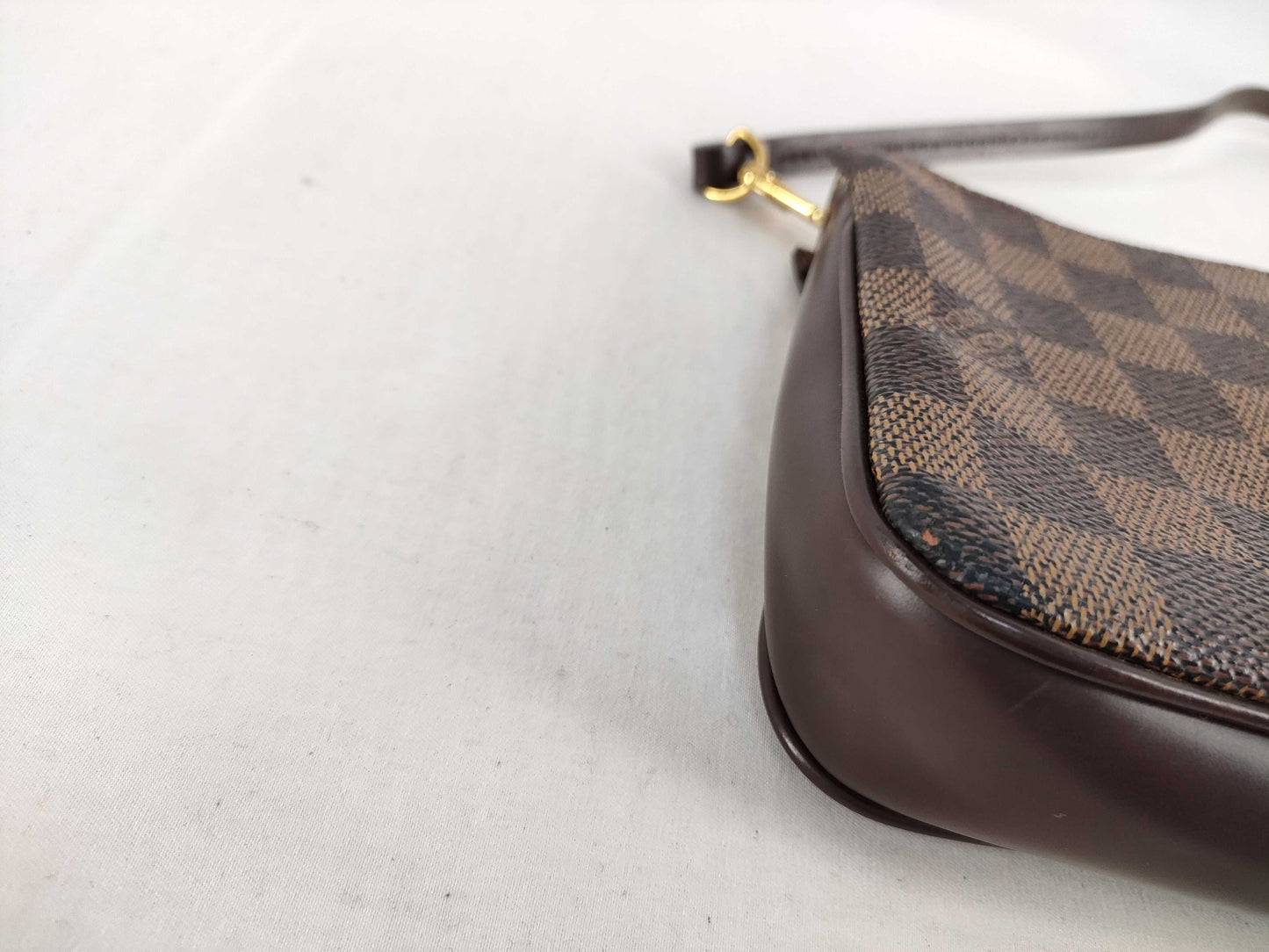 LOUIS VUITTON Damier Vuitnavona Pouch