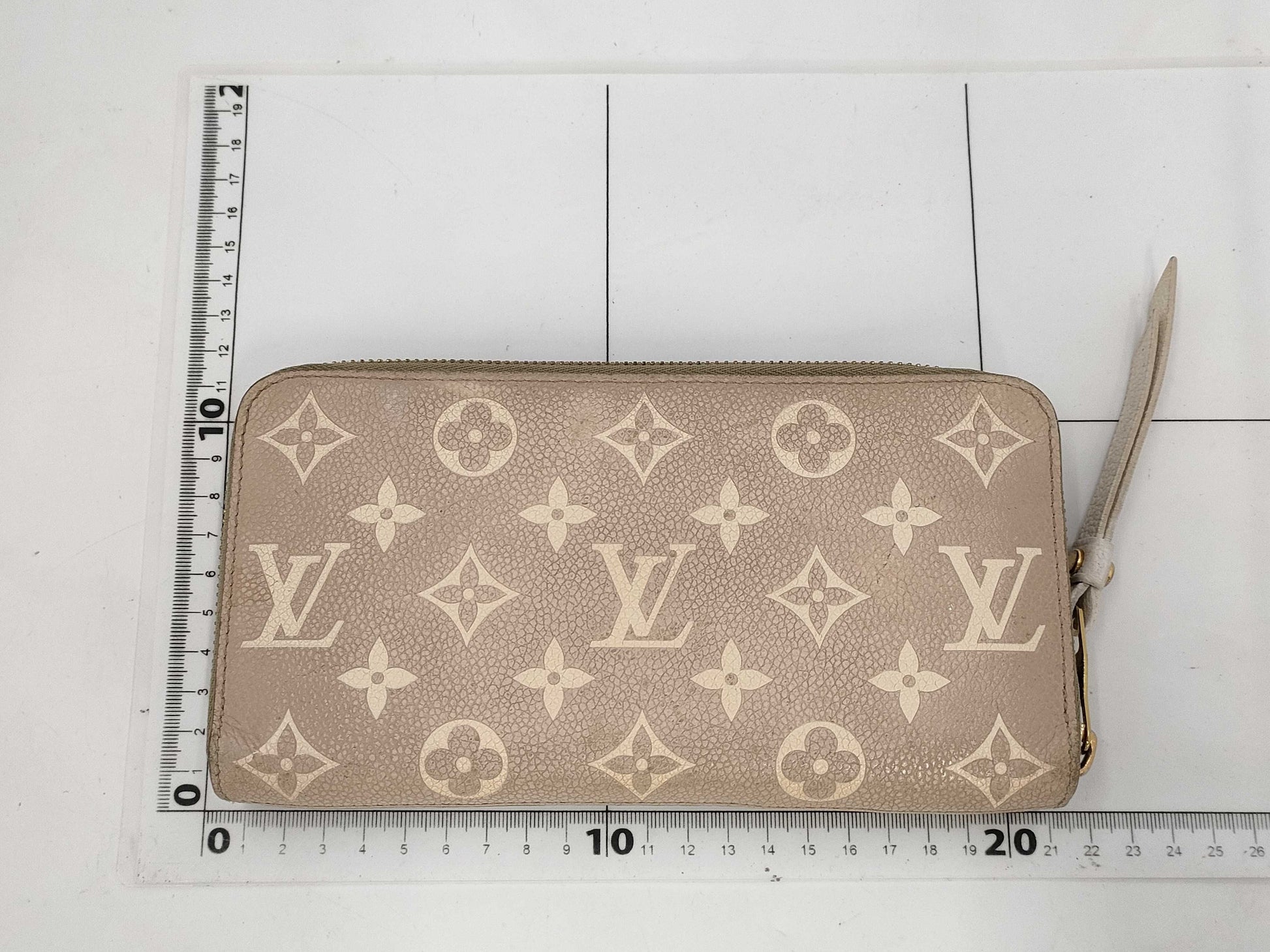 LOUIS VUITTON Louis Vuitton LOUIS VUITTON Zippy Wallet Wallet
