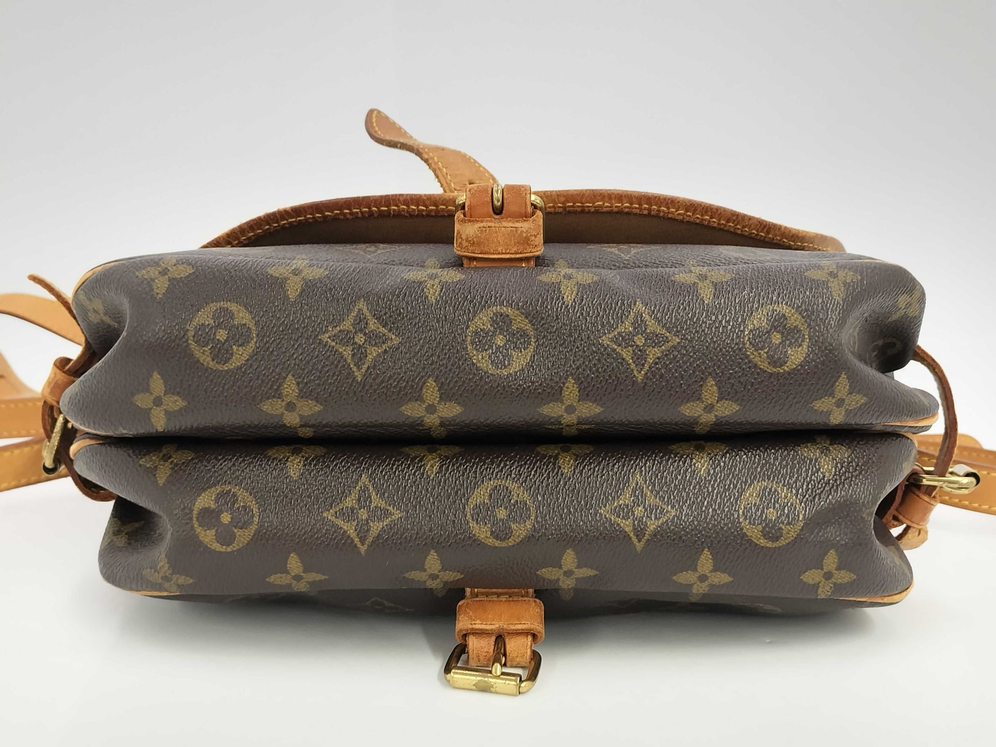 LOUIS VUITTON Louis Vuitton Saumur Shoulder Bag