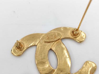 CHANEL Mesh Coco Mark Gold BR Brooch