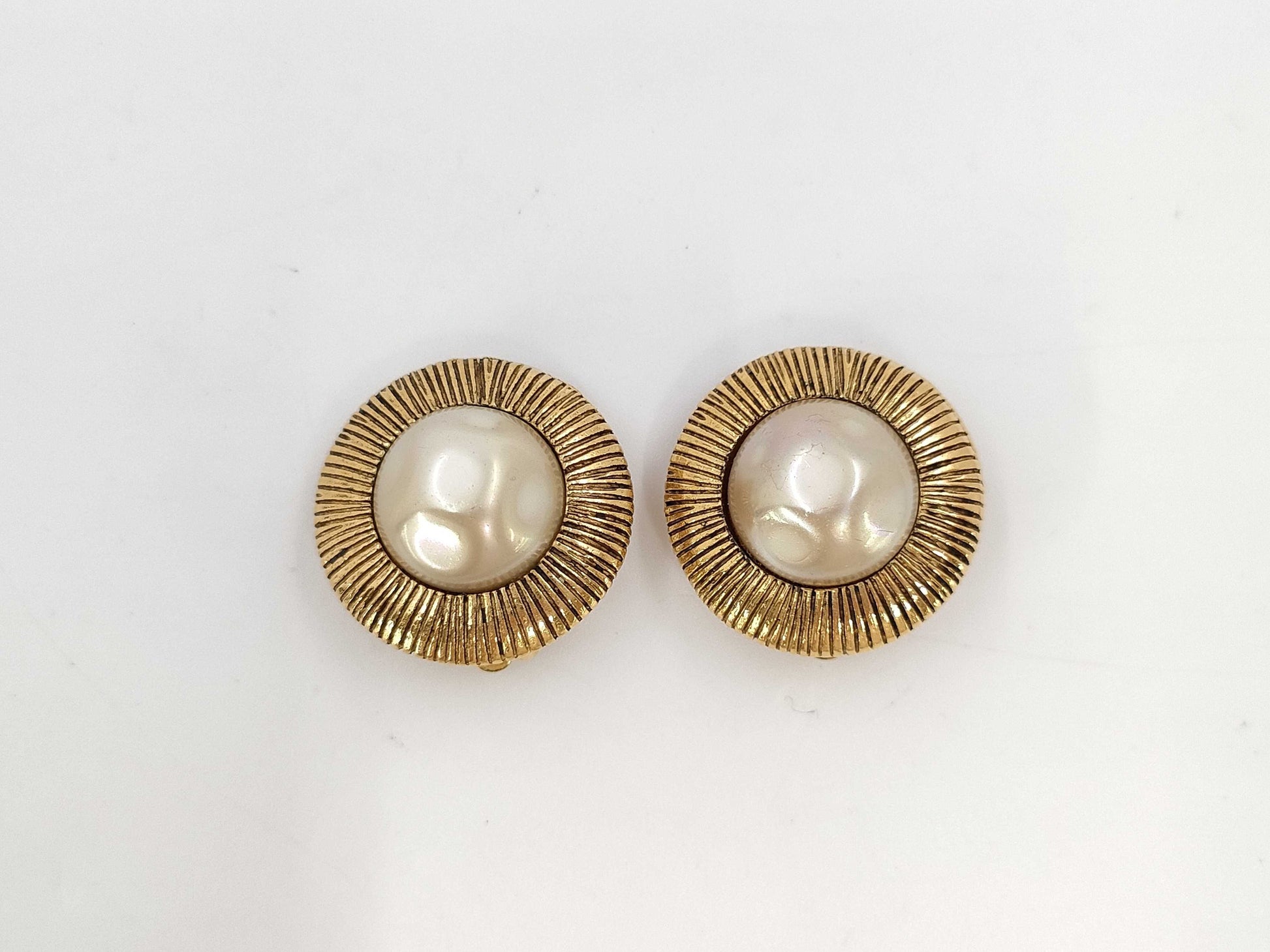 CHANEL Sunbeam Pearl Gold Earrings