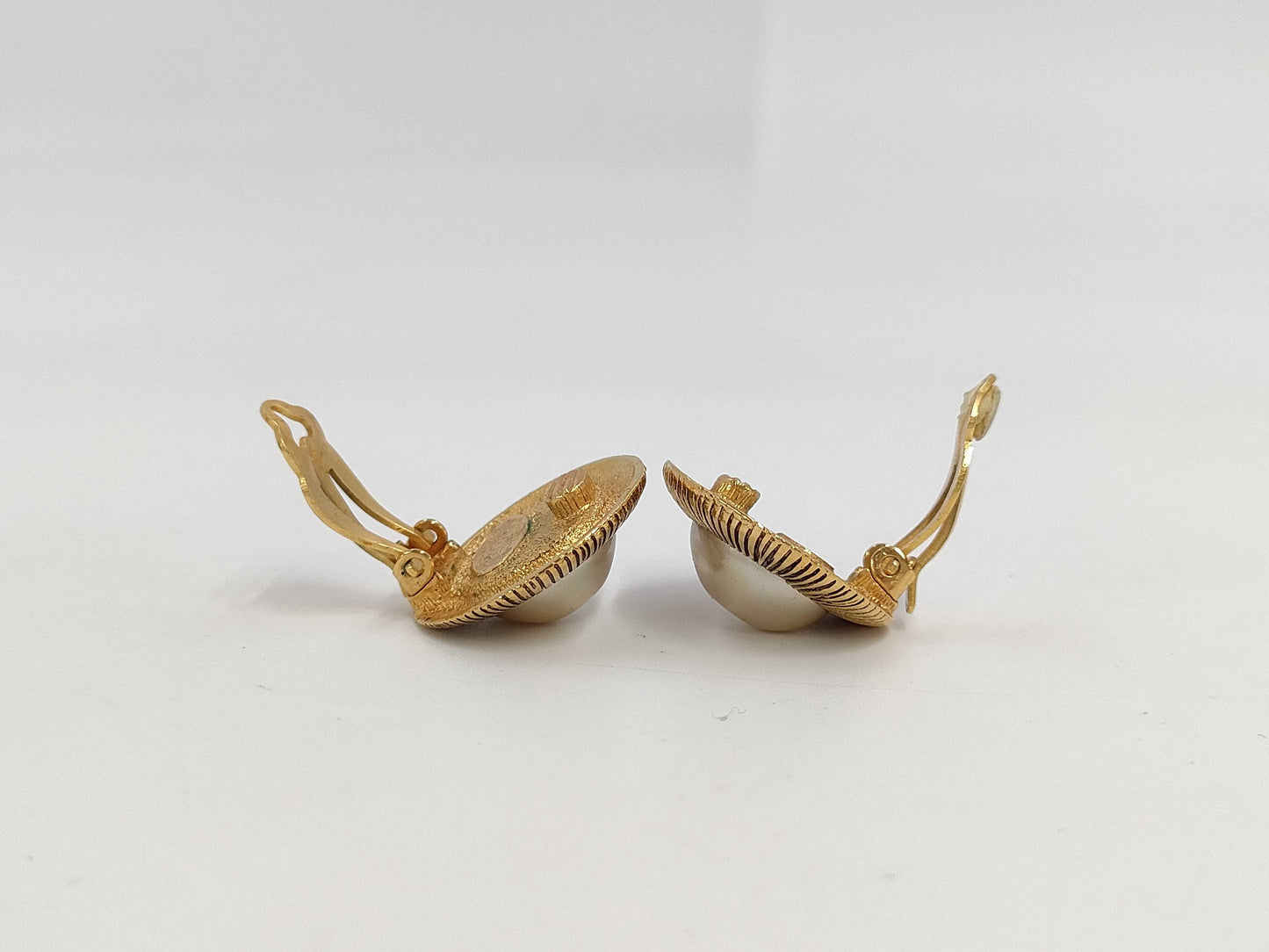 CHANEL Sunbeam Pearl Gold Earrings