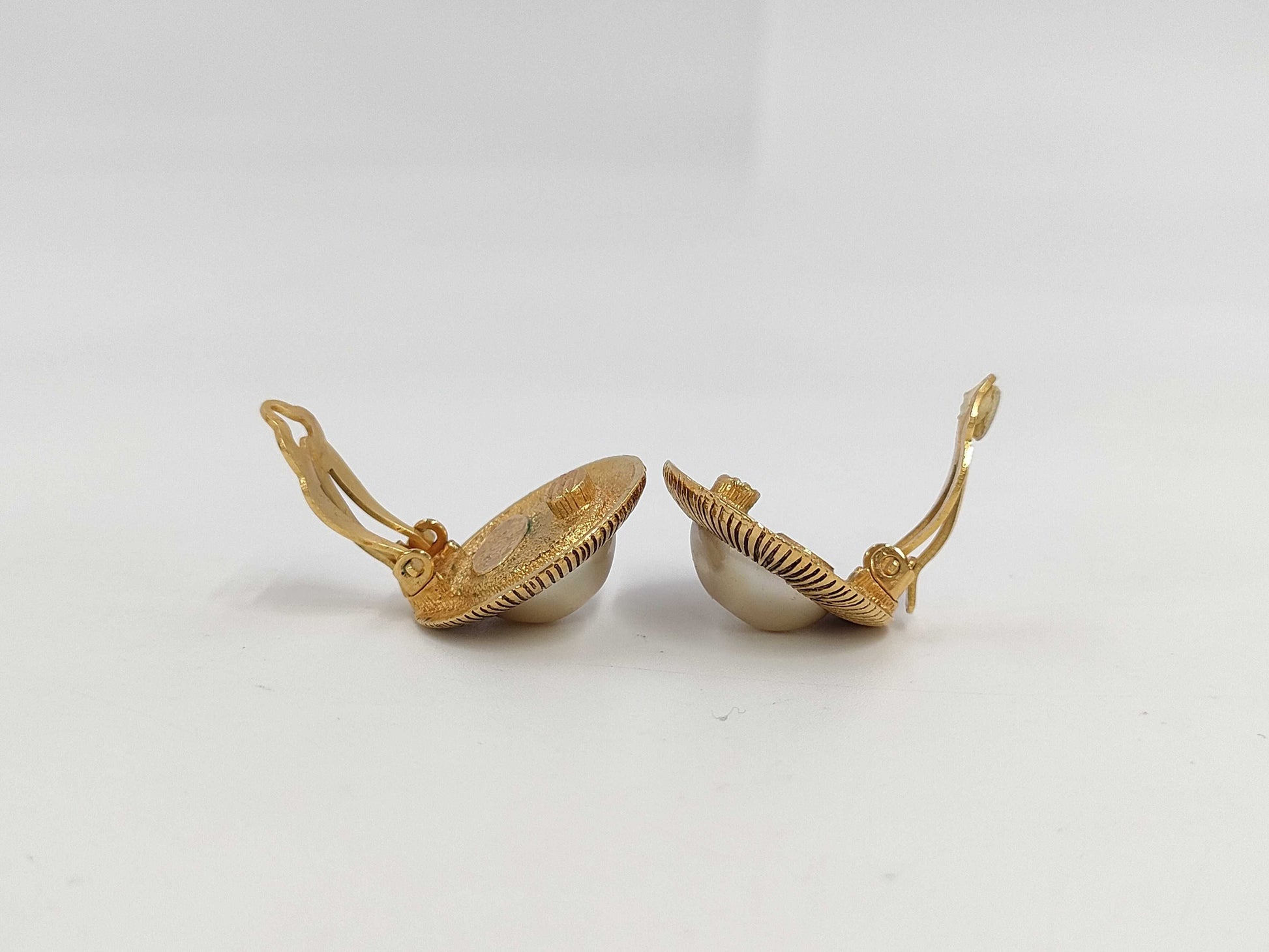 CHANEL Sunbeam Pearl Gold Earrings