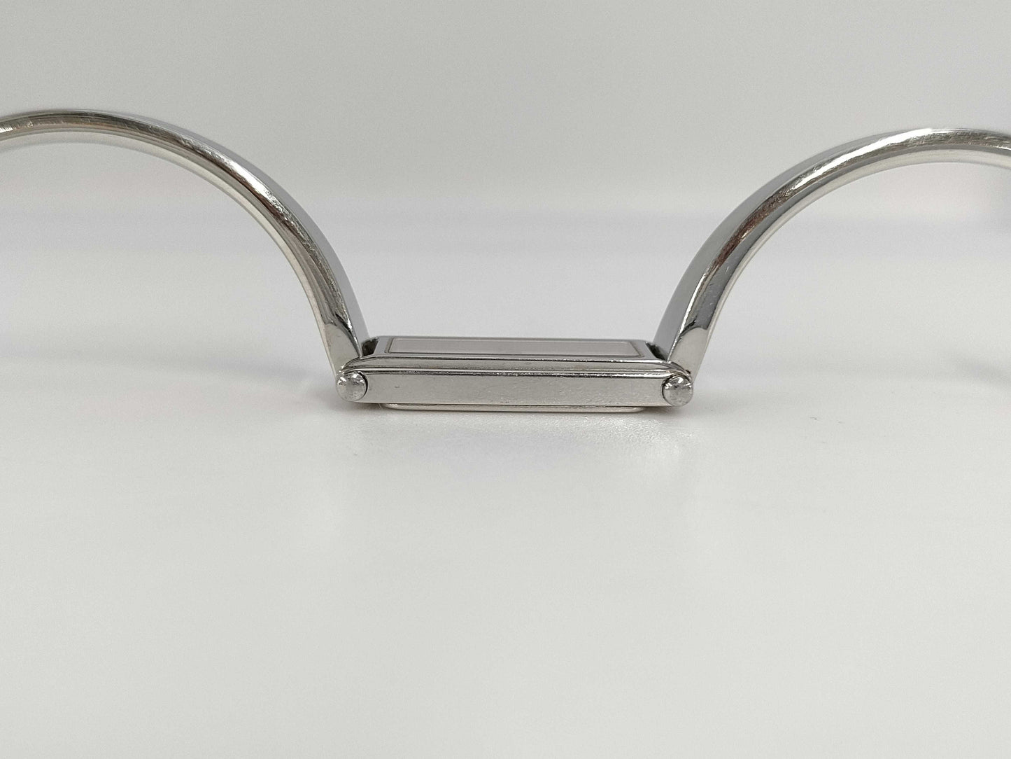 GUCCI 1500L 12532031 Quartz Shell Dial Women's Watch