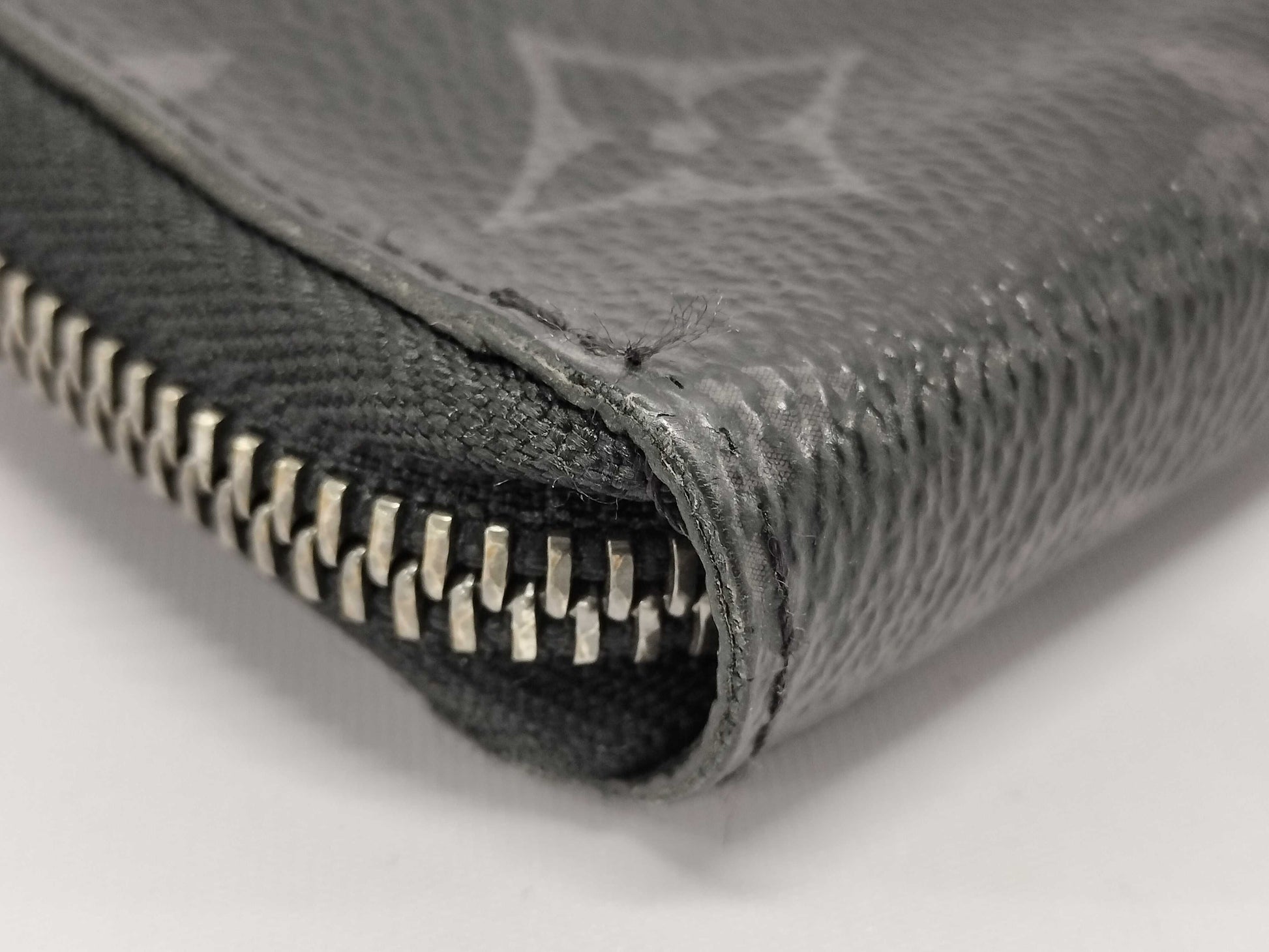 LOUIS VUITTON Eclipse Zippy Vertical Wallet